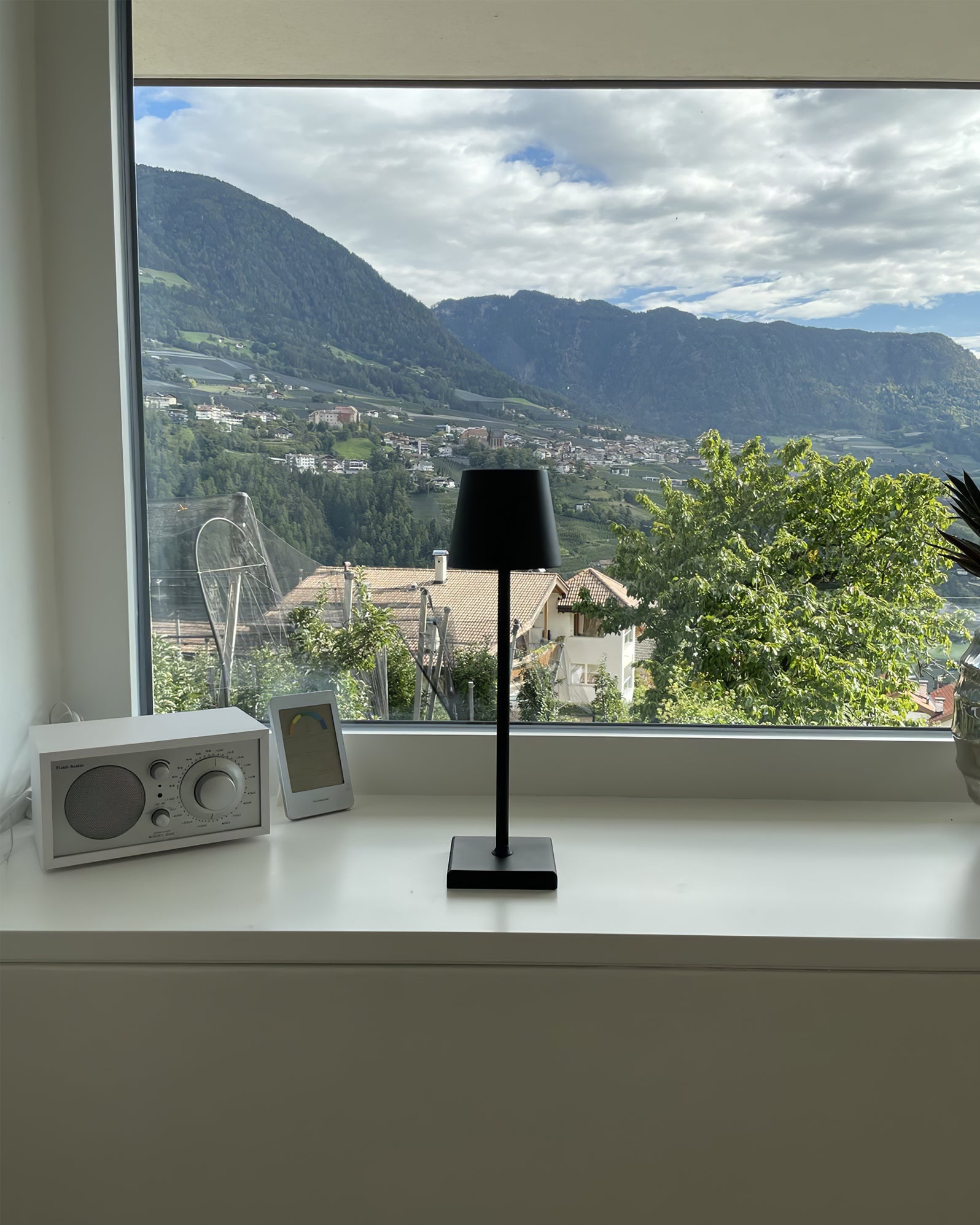 Araraano Portable Table Lamp