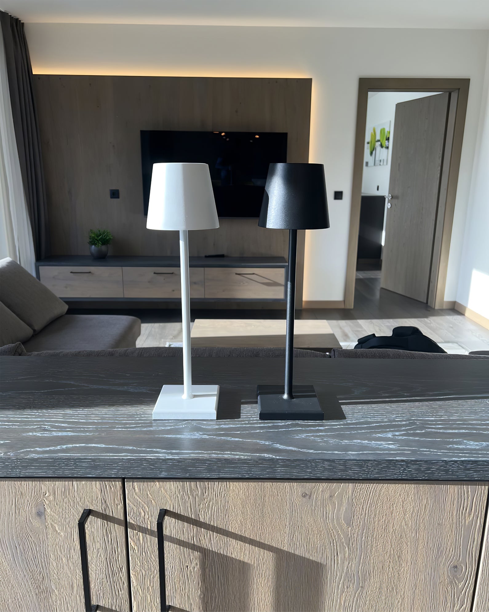 Araraano Portable Table Lamp
