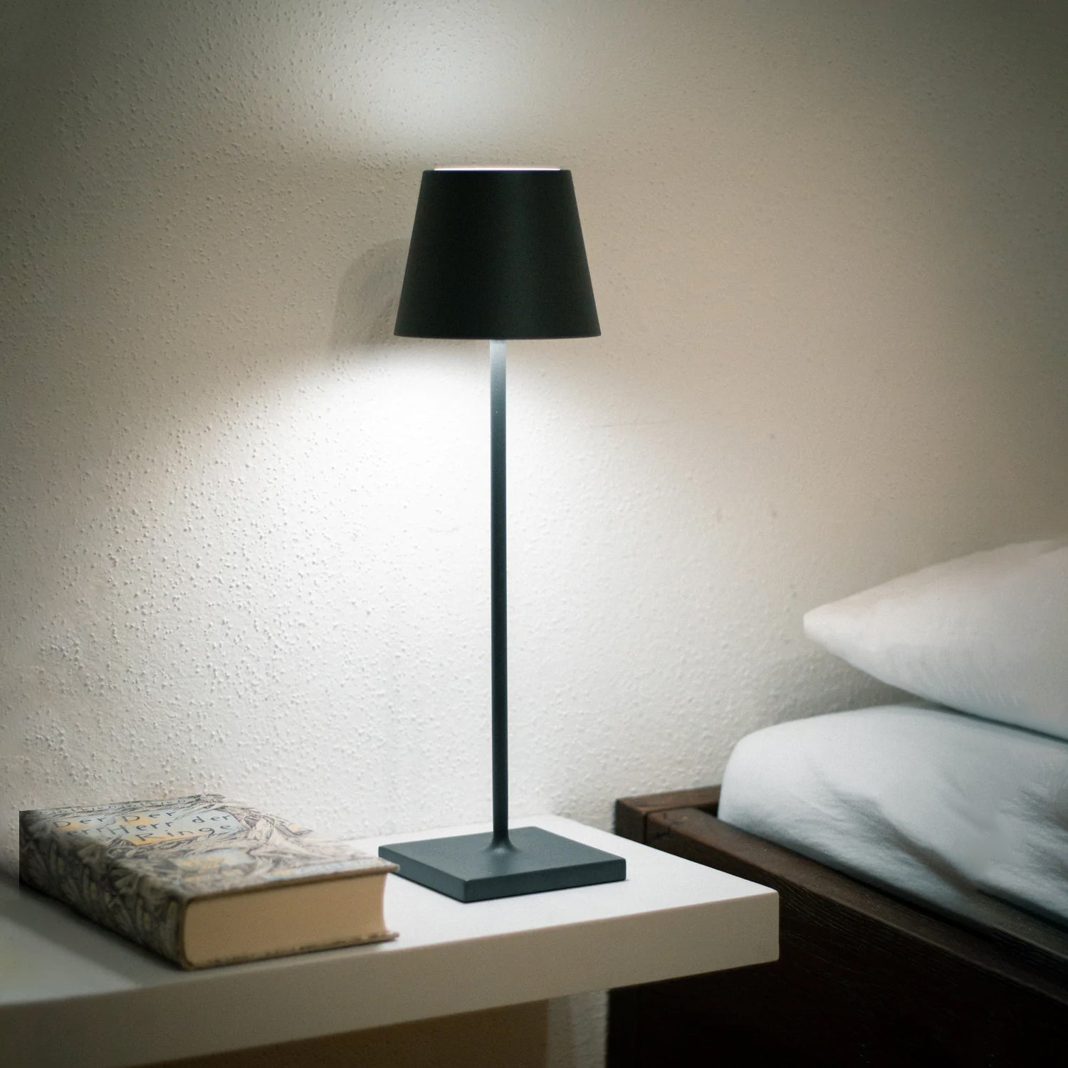 Araraano Portable Table Lamp