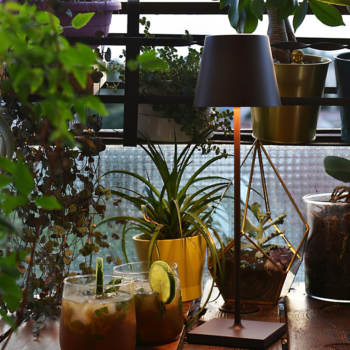 Araraano Portable Table Lamp