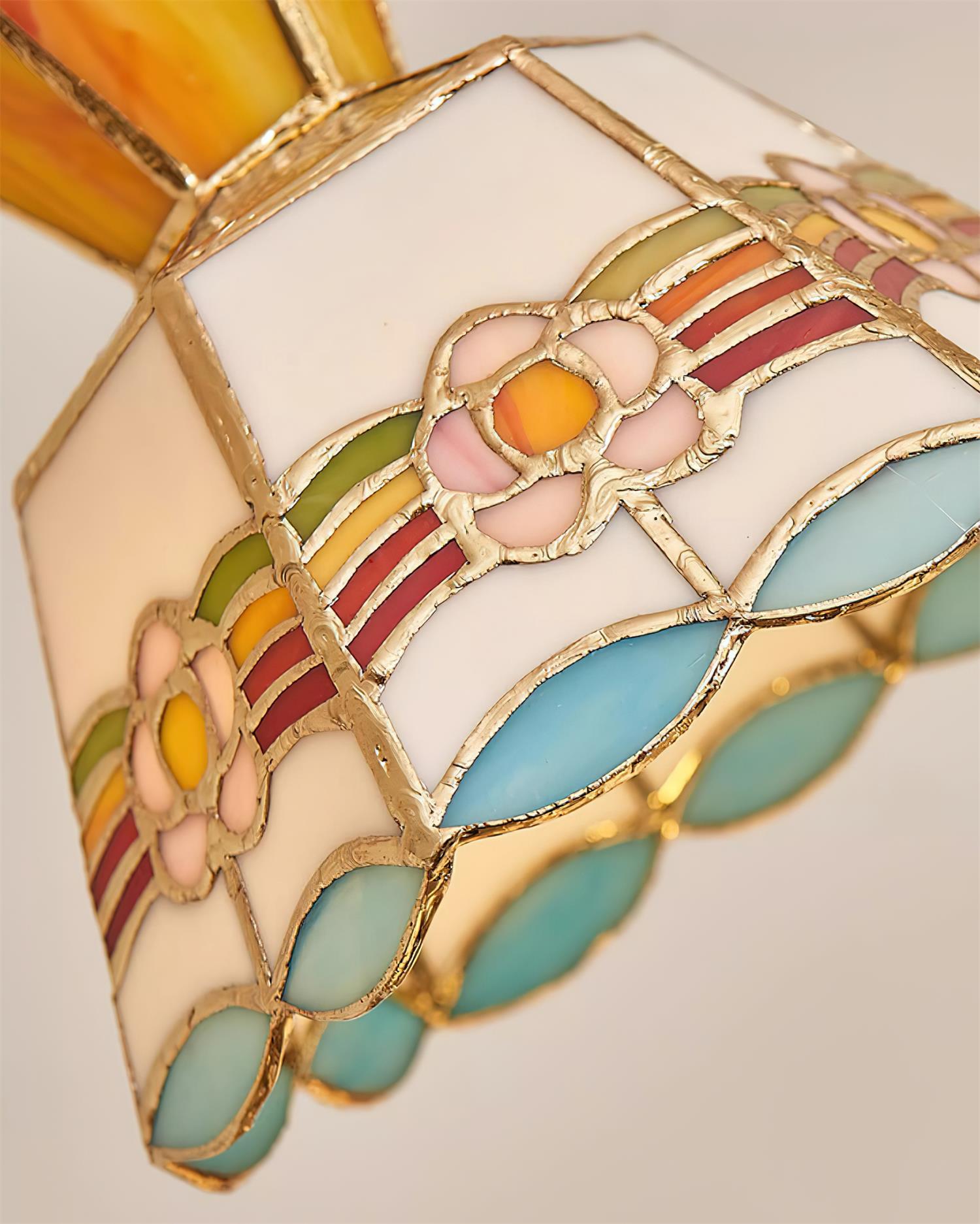 Deliressa Tiffany Pendant Light