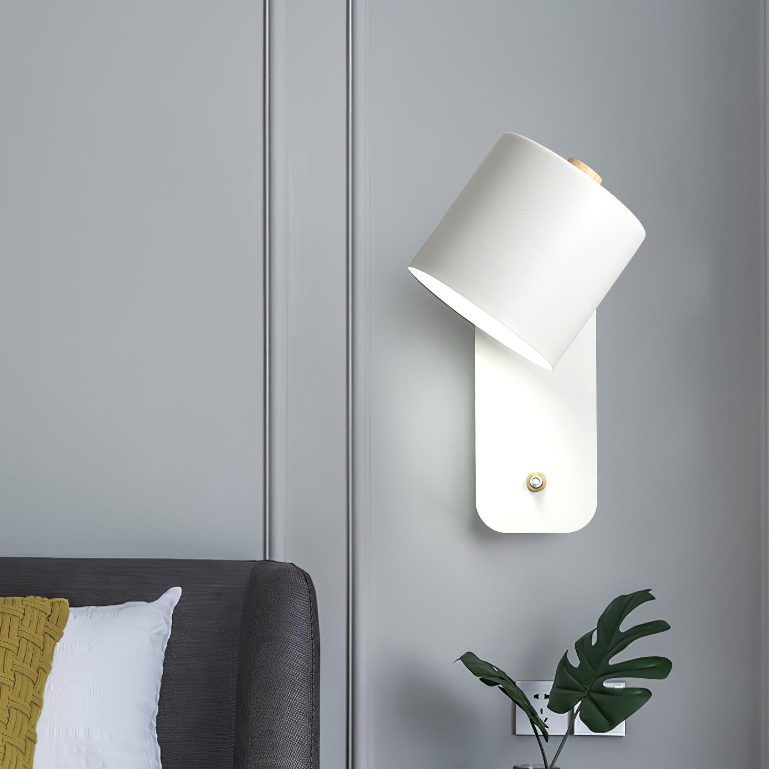 Manzo Wall Light