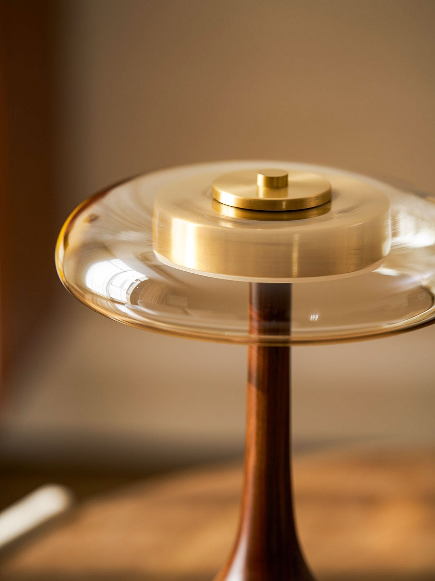 Aravorin Table Lamp