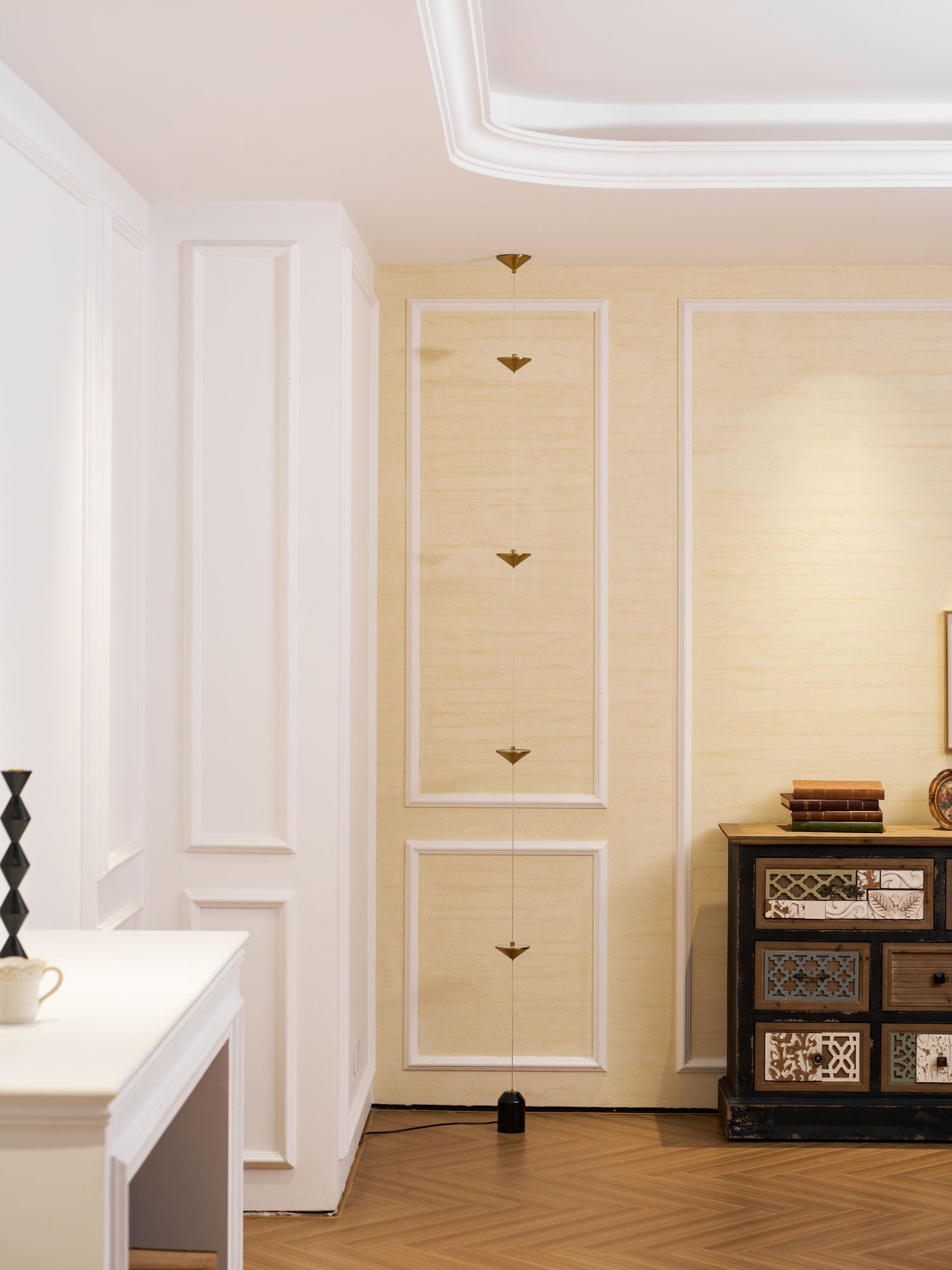 Alirya Cone Floor To Ceiling Lamp
