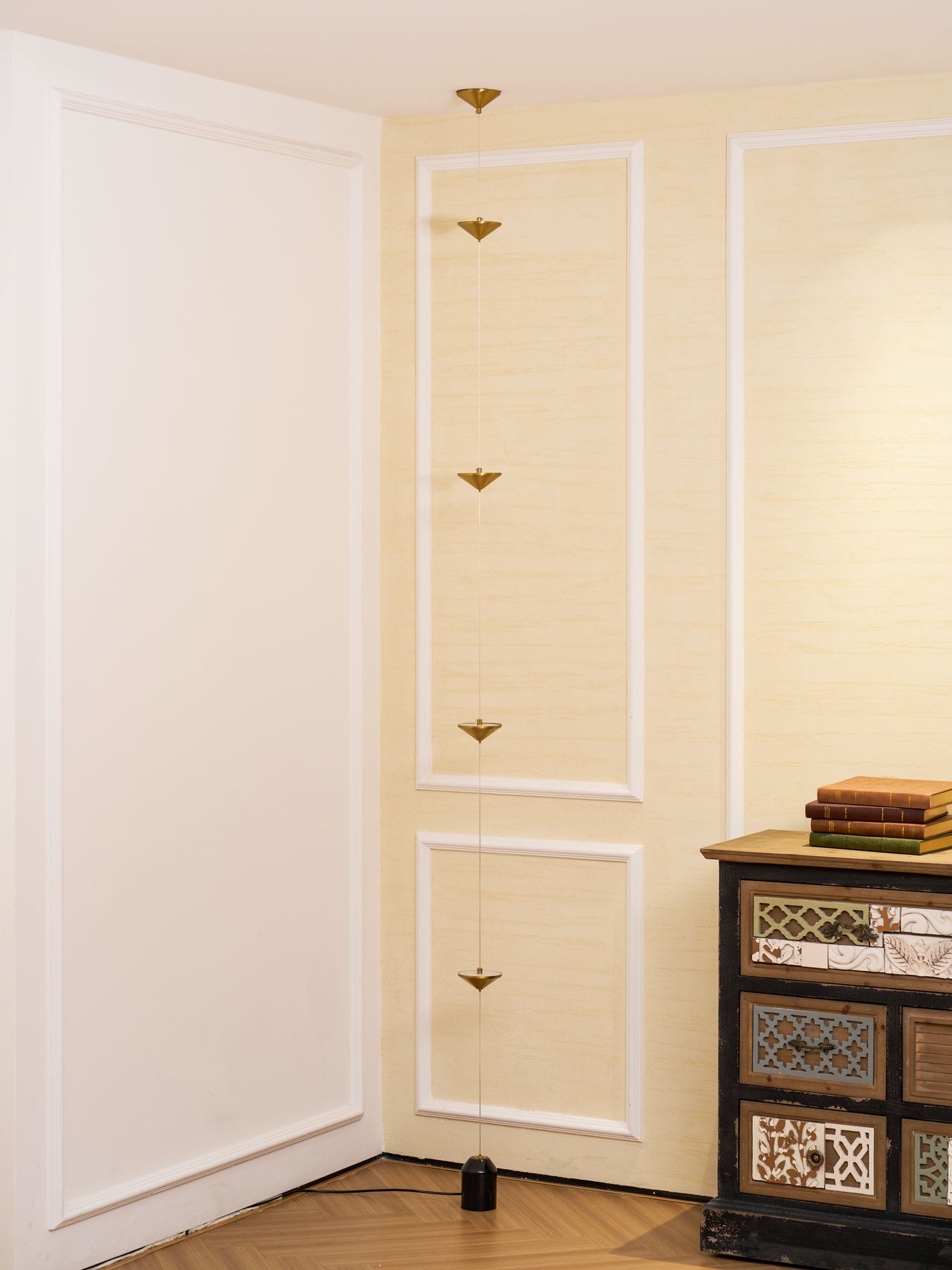 Alirya Cone Floor To Ceiling Lamp