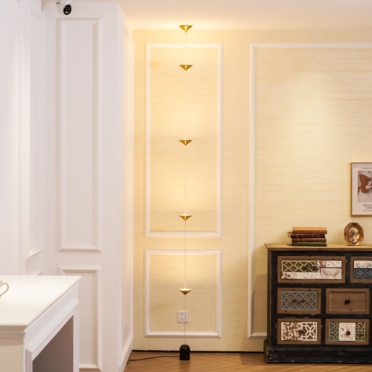 Alirya Cone Floor To Ceiling Lamp