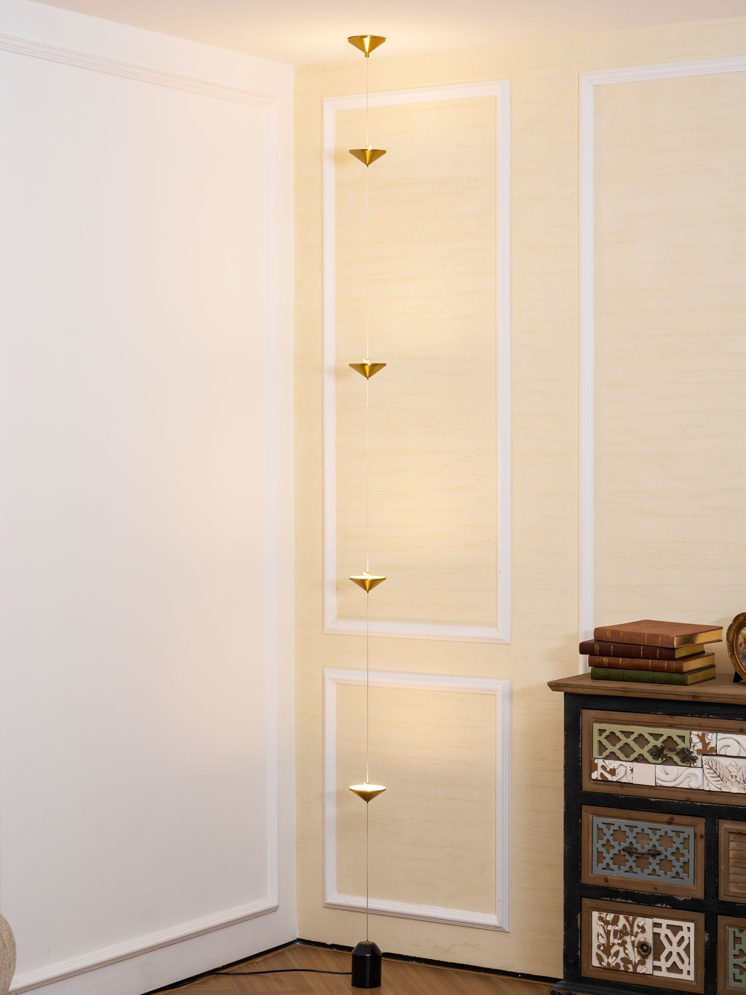 Alirya Cone Floor To Ceiling Lamp