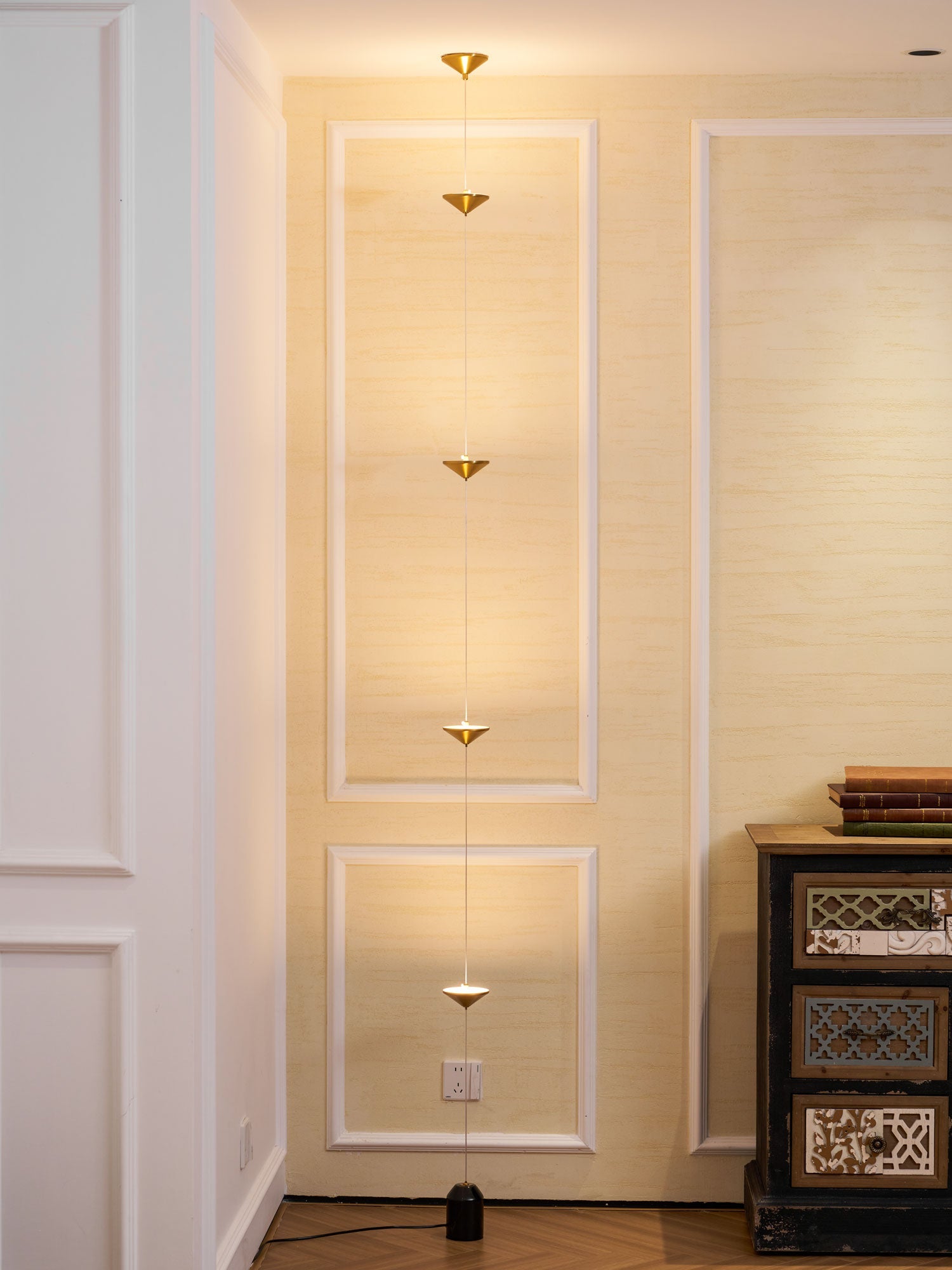 Alirya Cone Floor To Ceiling Lamp