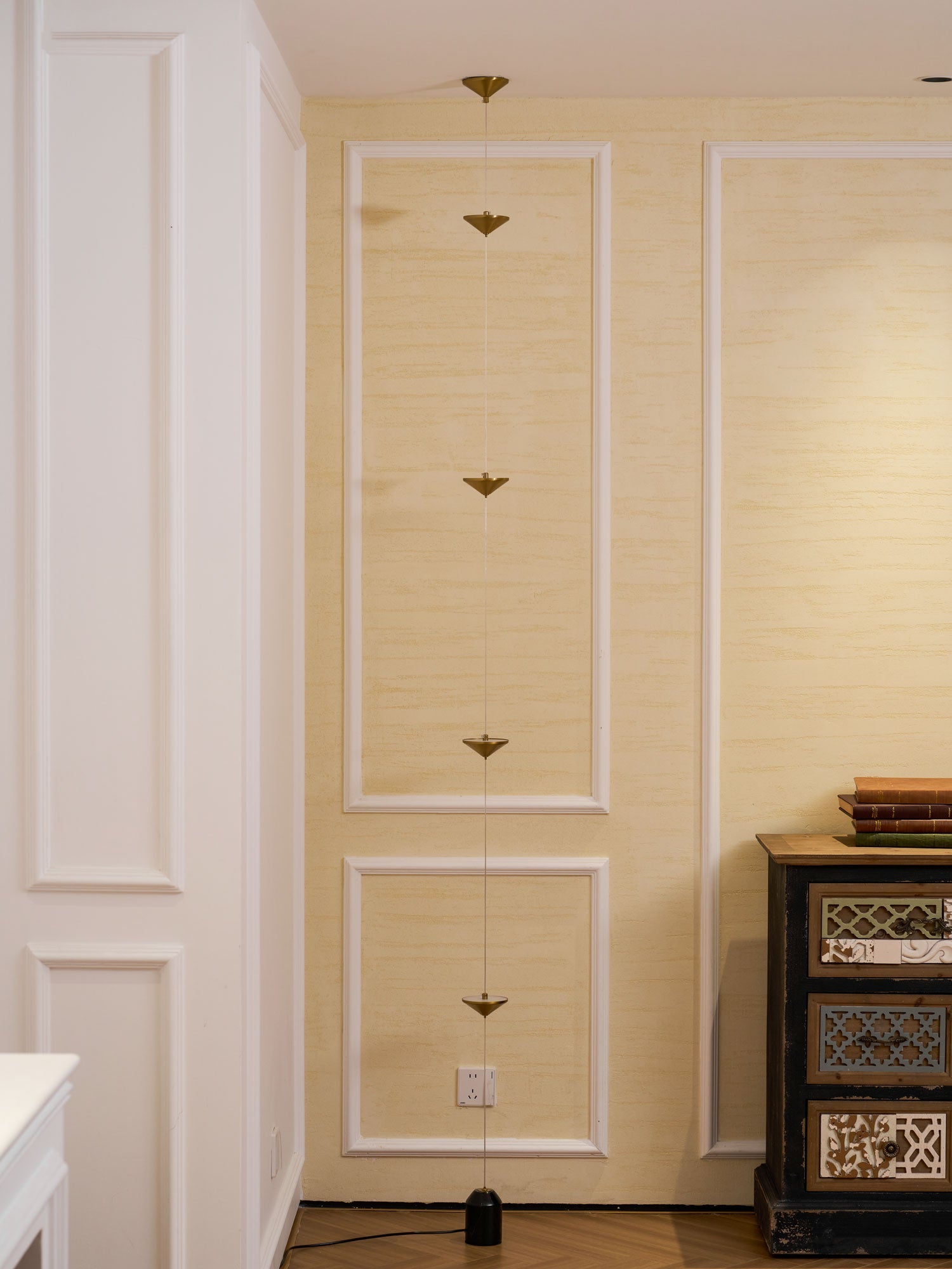 Alirya Cone Floor To Ceiling Lamp