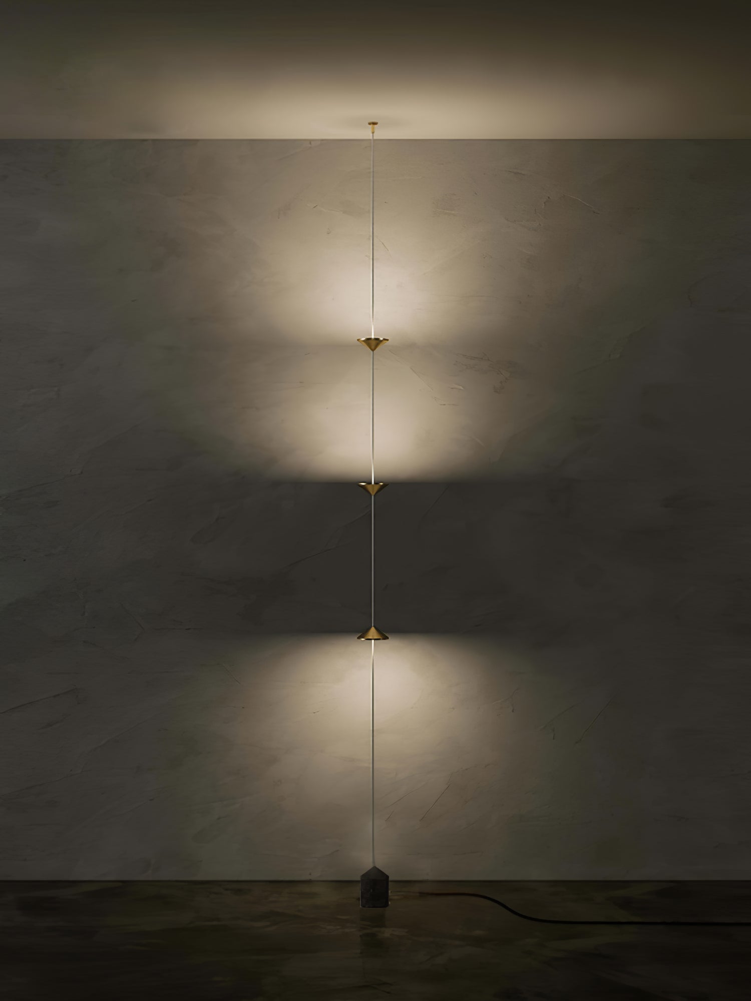 Alirya Cone Floor To Ceiling Lamp