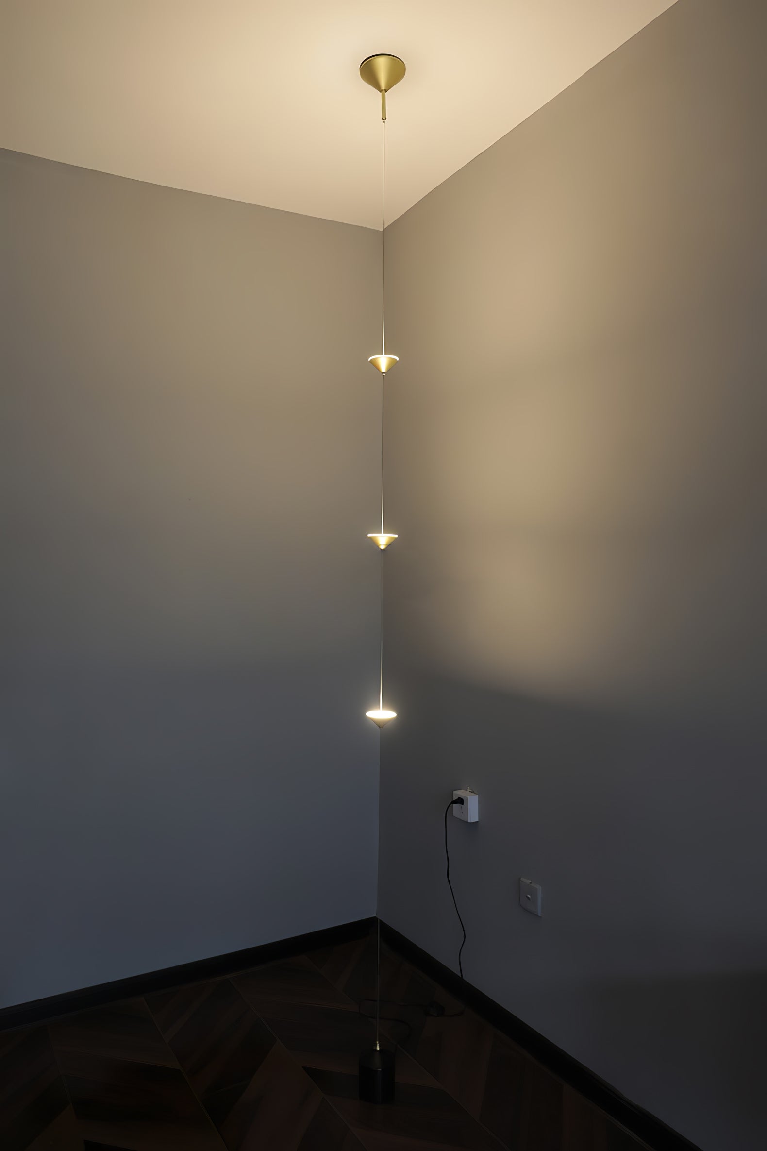 Alirya Cone Floor To Ceiling Lamp