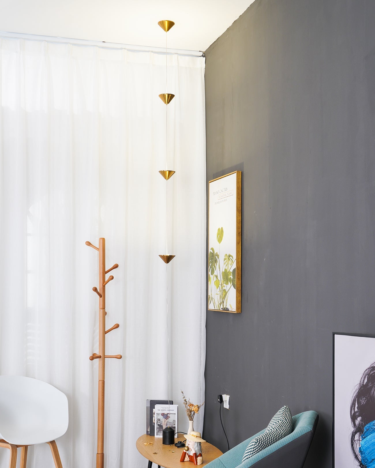 Alirya Cone Floor To Ceiling Lamp