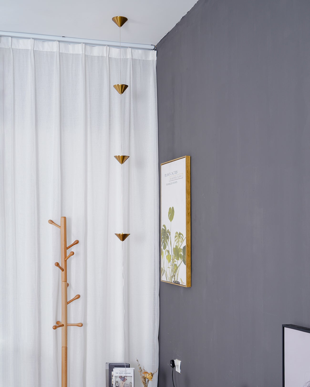 Alirya Cone Floor To Ceiling Lamp