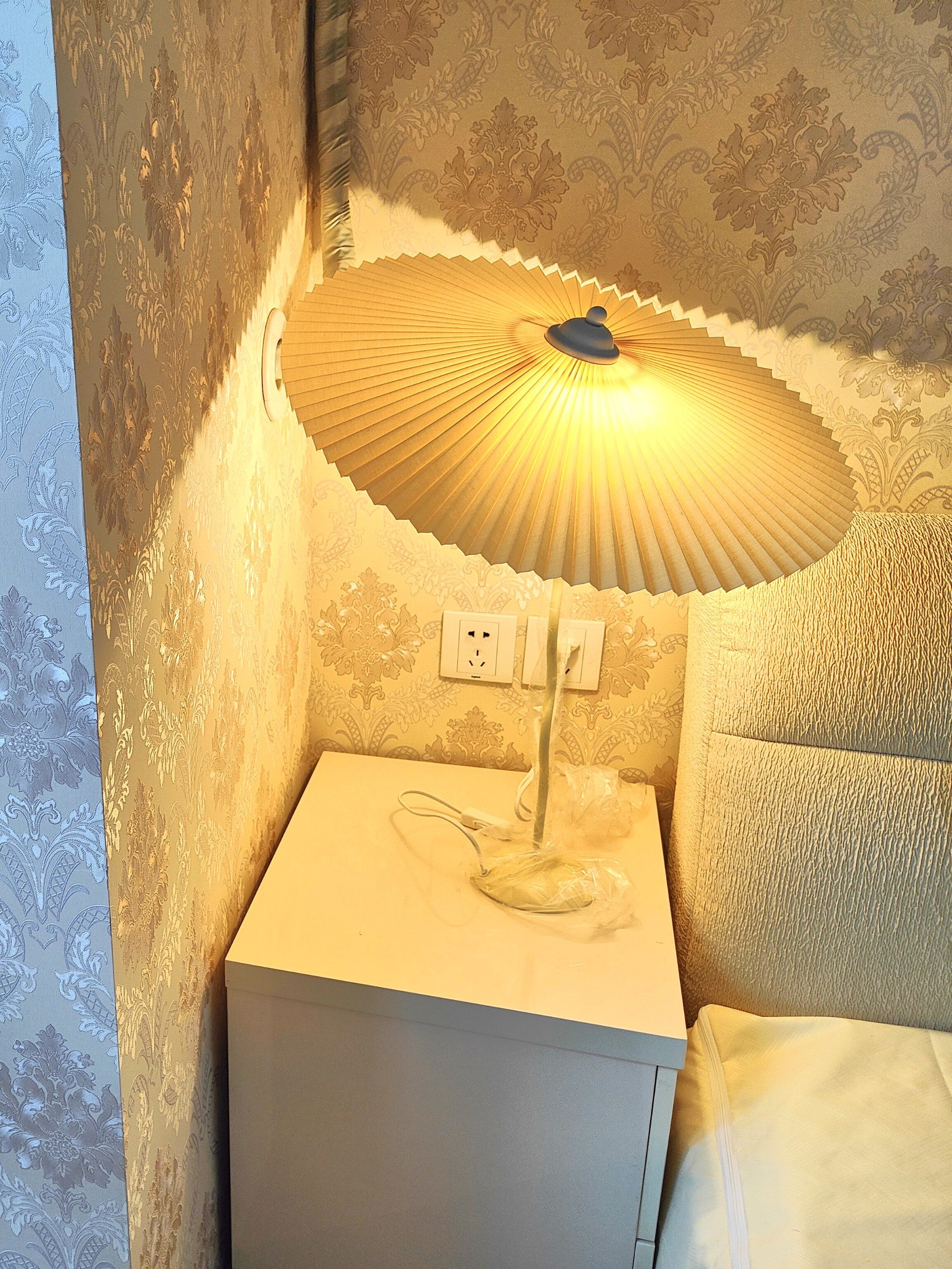 Lorav Wavy Table Lamp