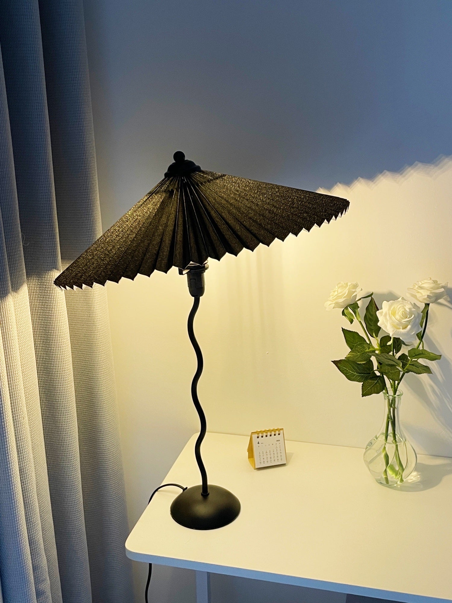 Lorav Wavy Table Lamp