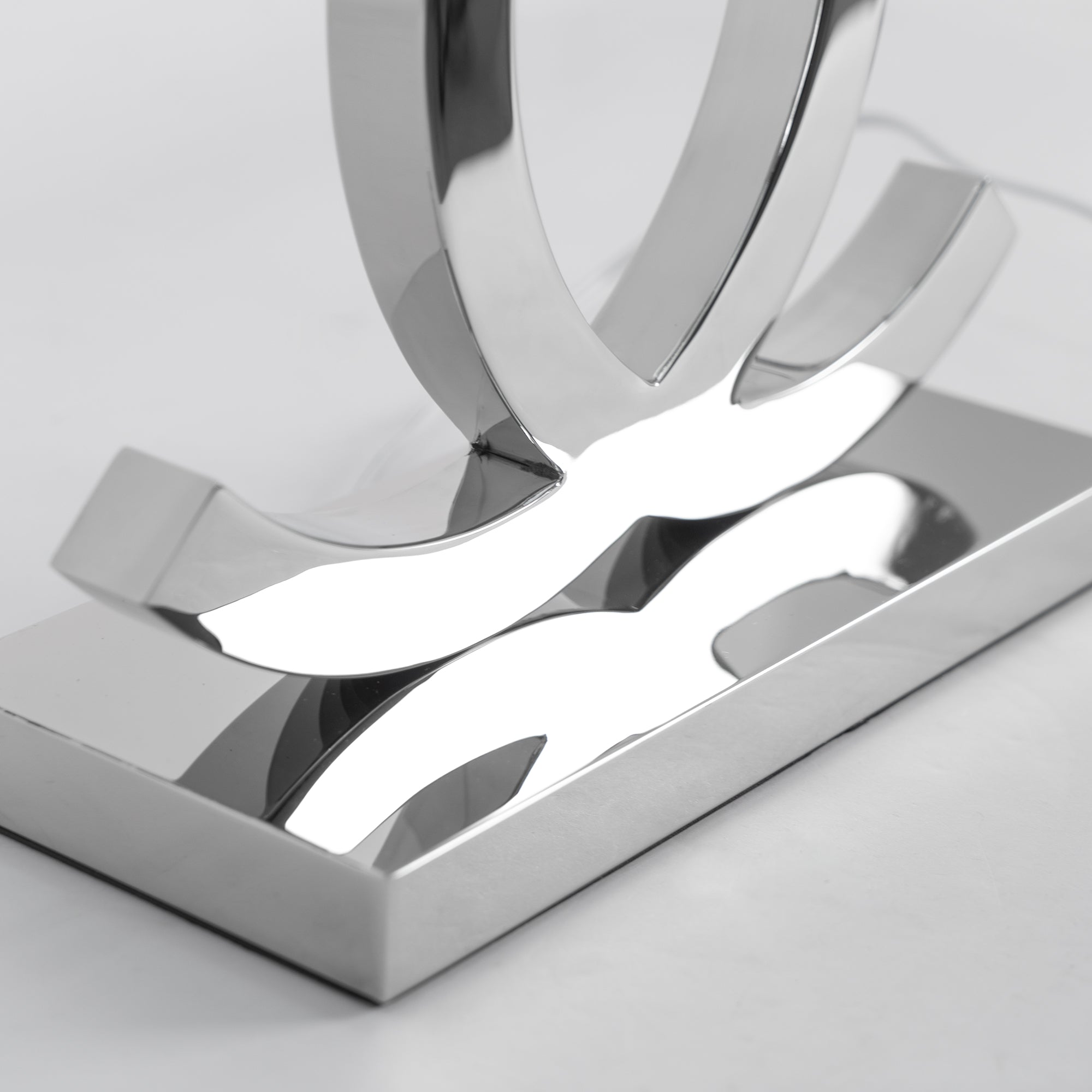 Avelza Table Lamp