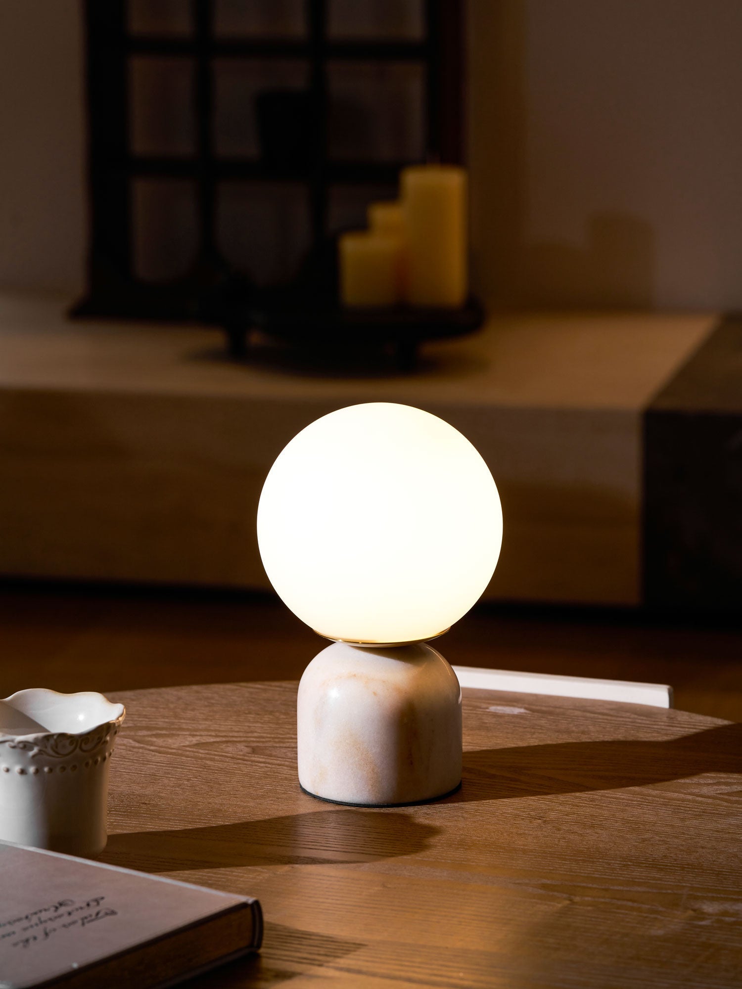 Belselia Globe Table Lamp