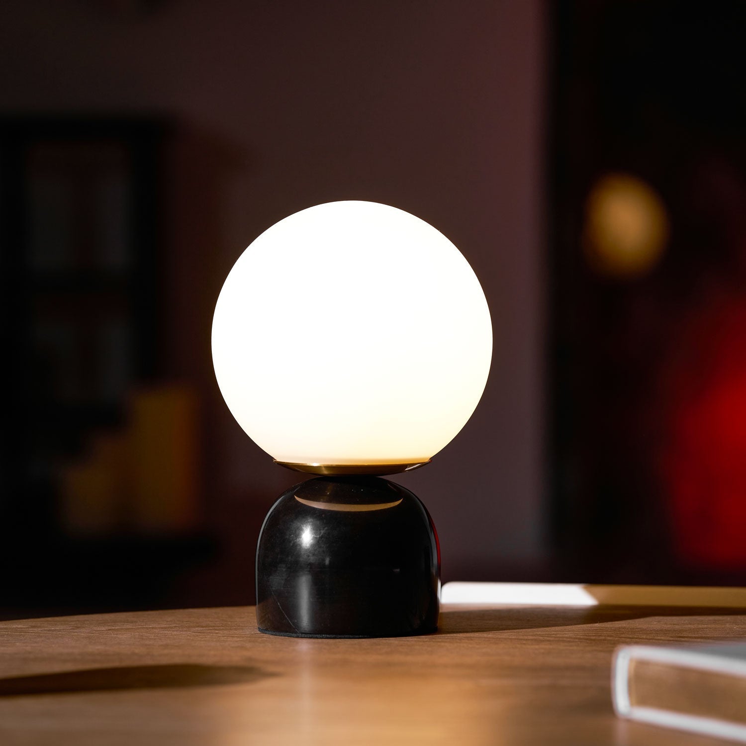 Belselia Globe Table Lamp