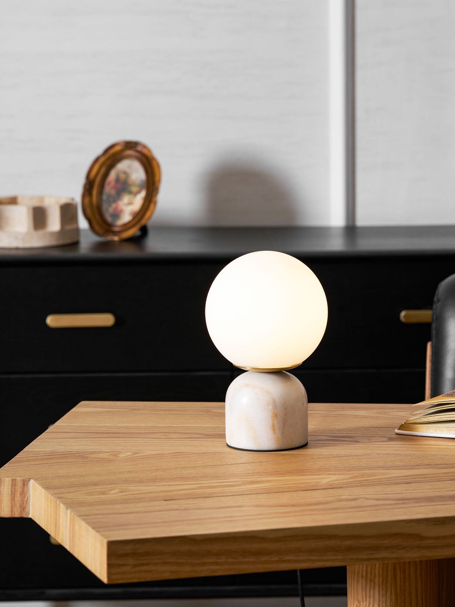Belselia Globe Table Lamp