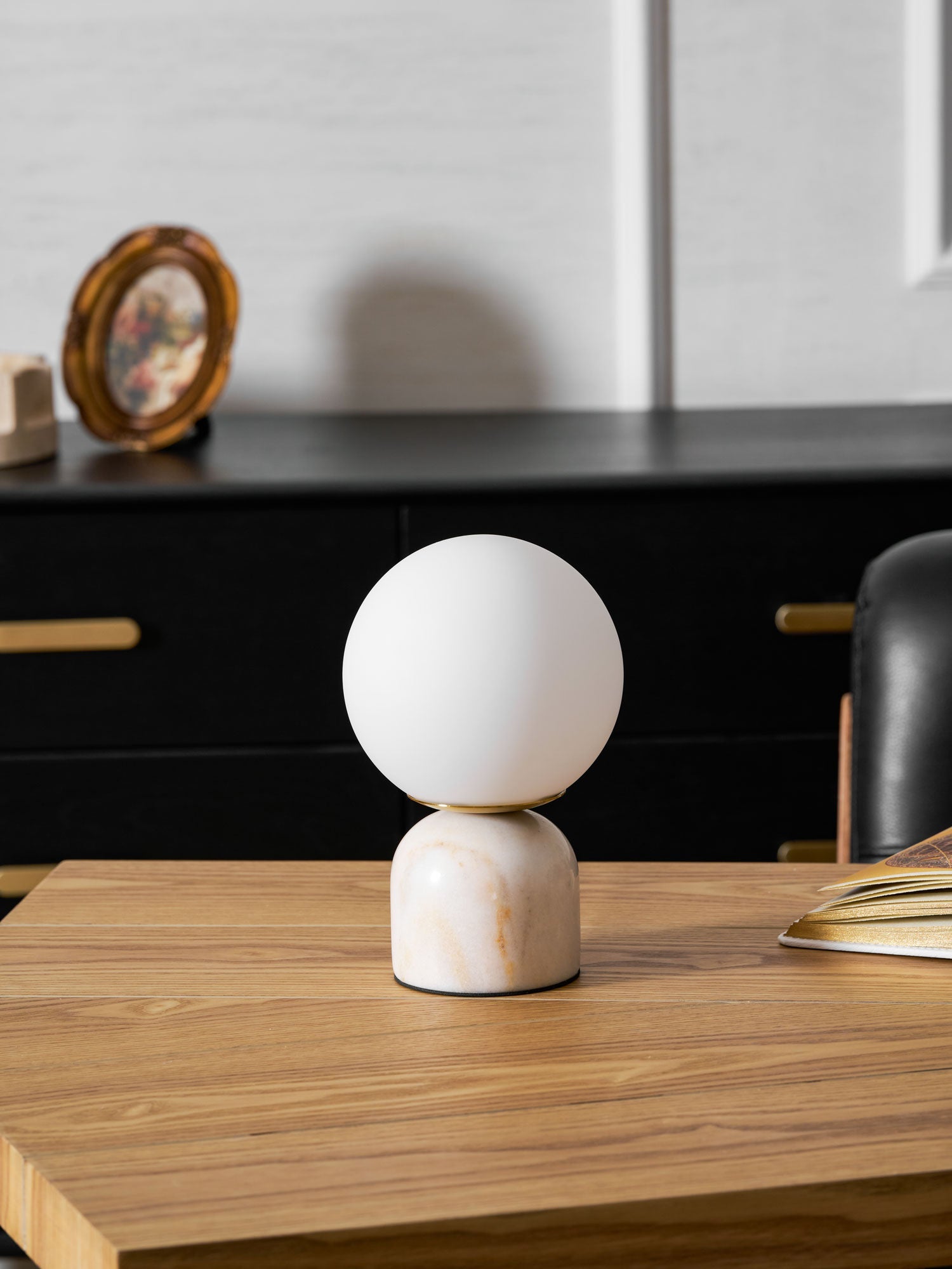 Belselia Globe Table Lamp