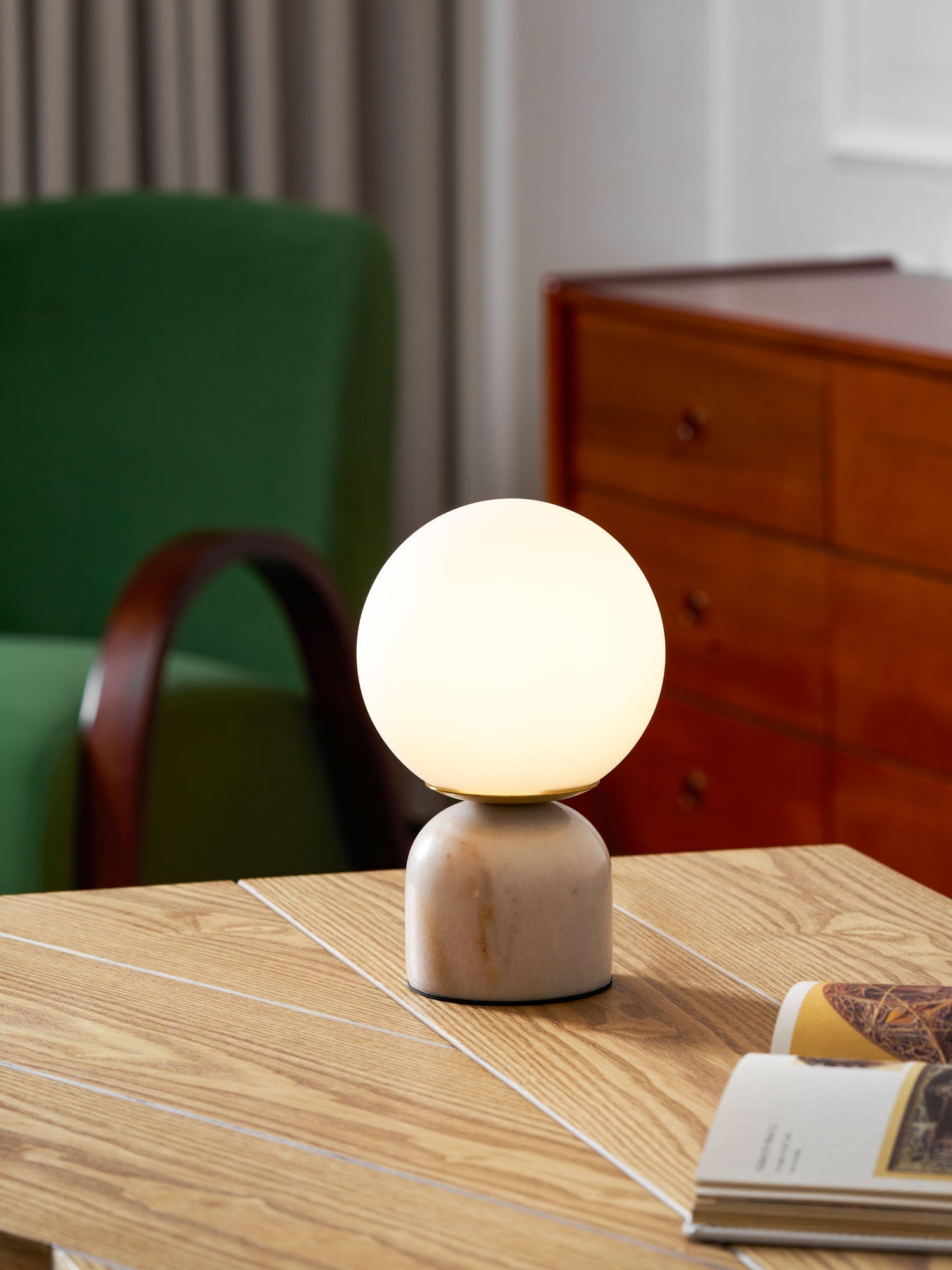 Belselia Globe Table Lamp