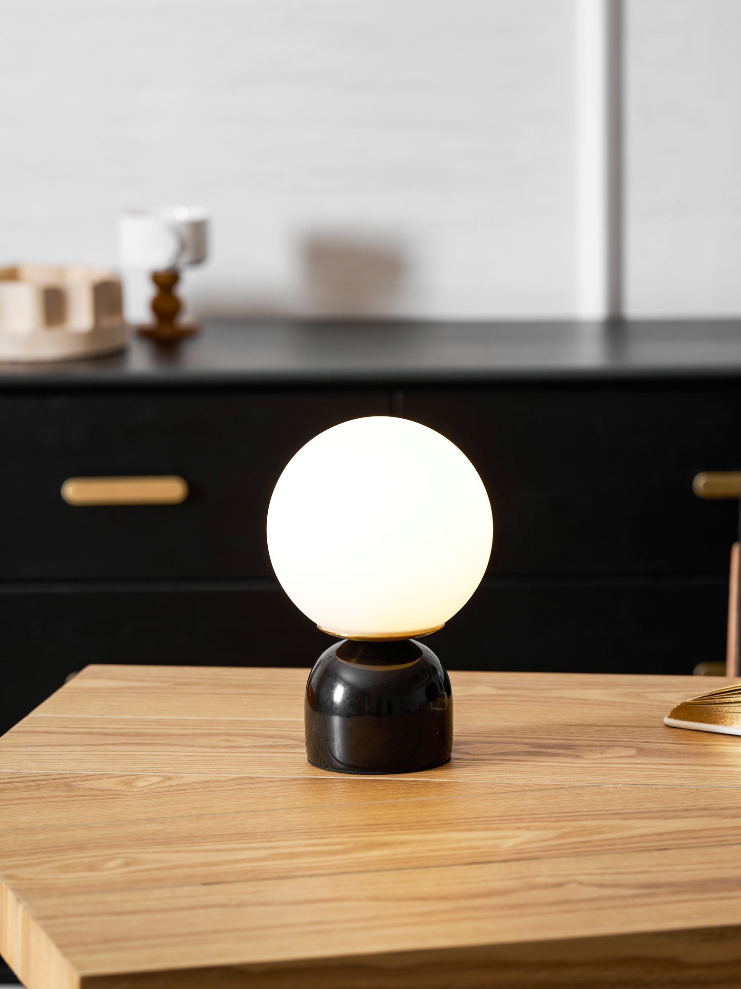 Belselia Globe Table Lamp