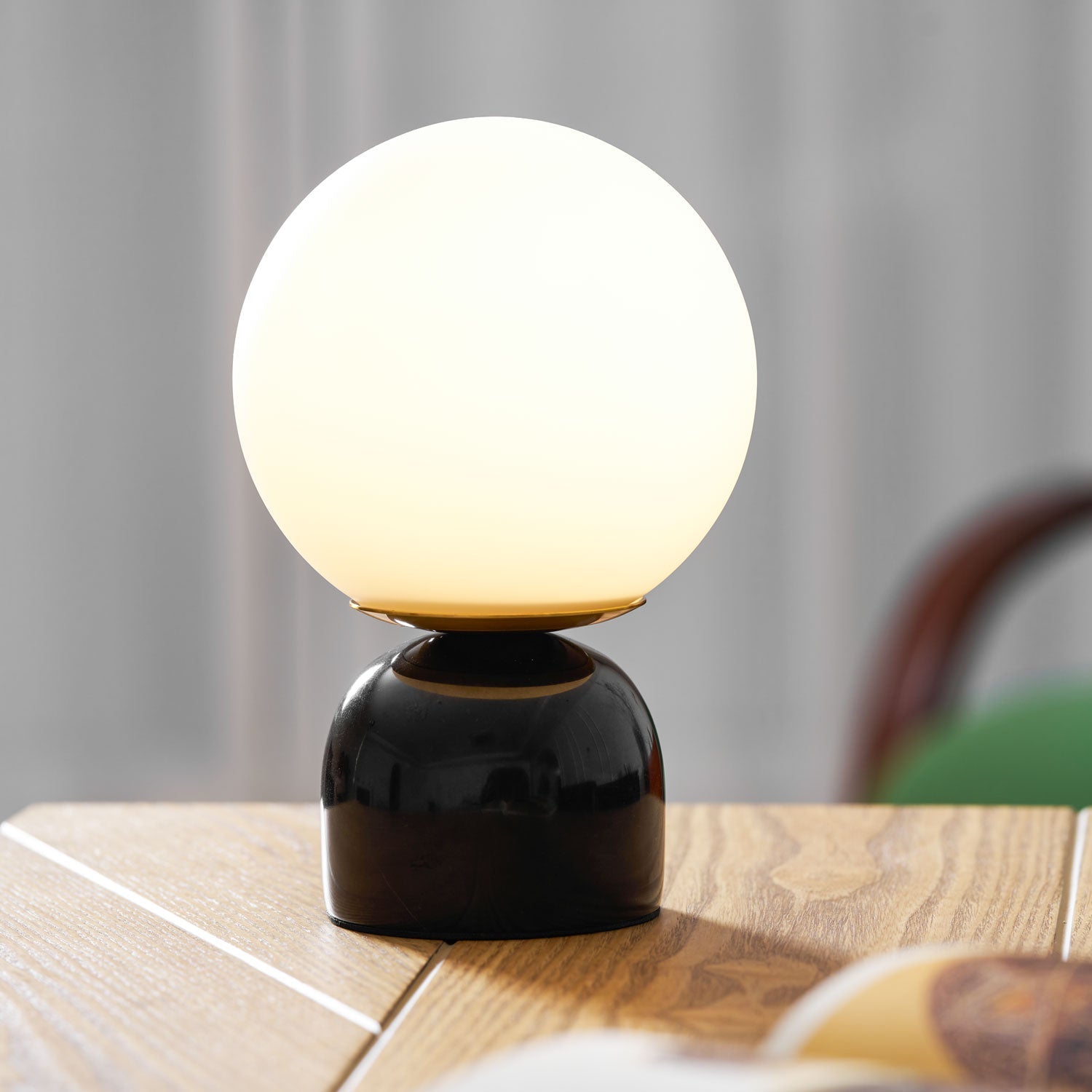 Belselia Globe Table Lamp