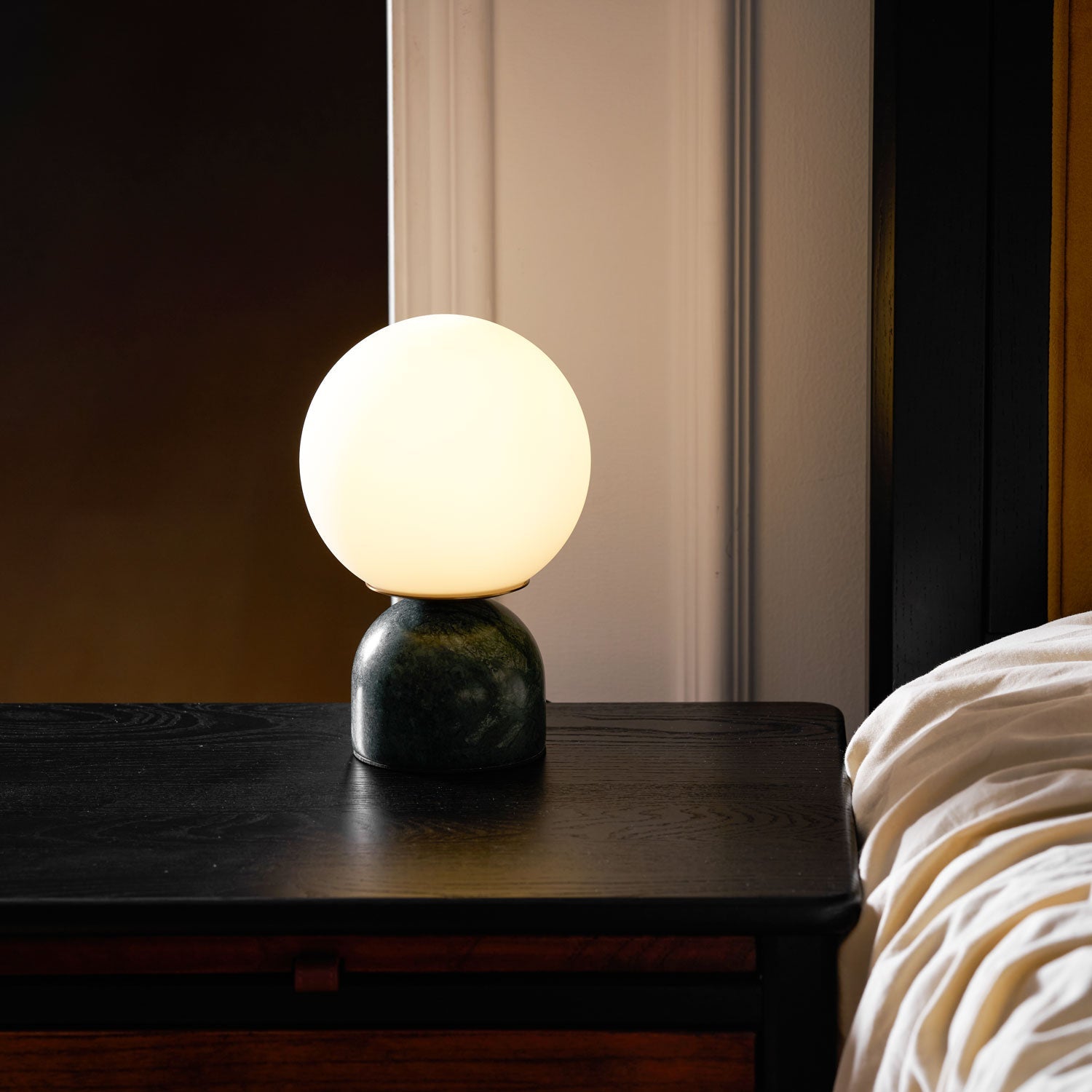 Belselia Globe Table Lamp