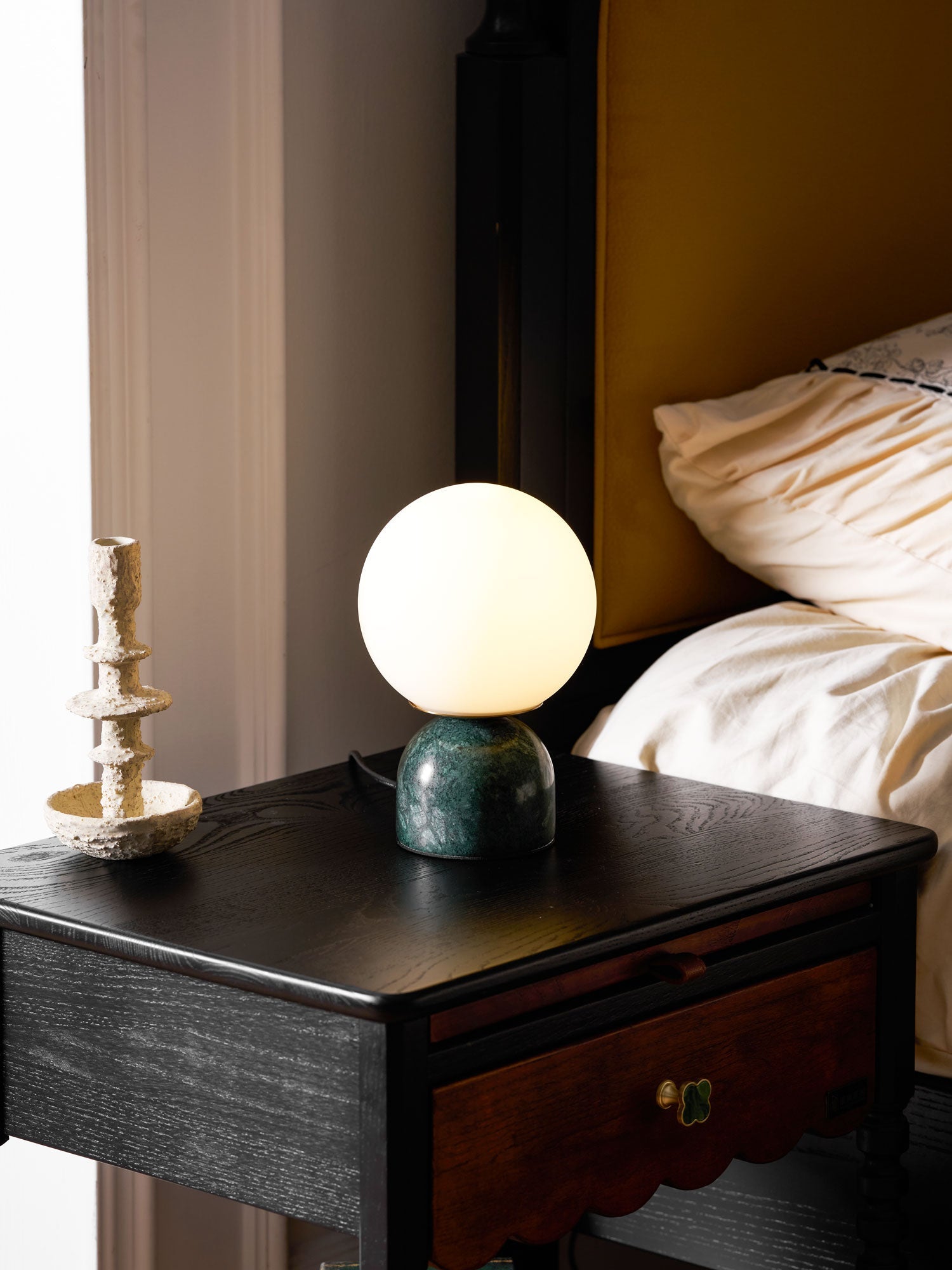 Belselia Globe Table Lamp