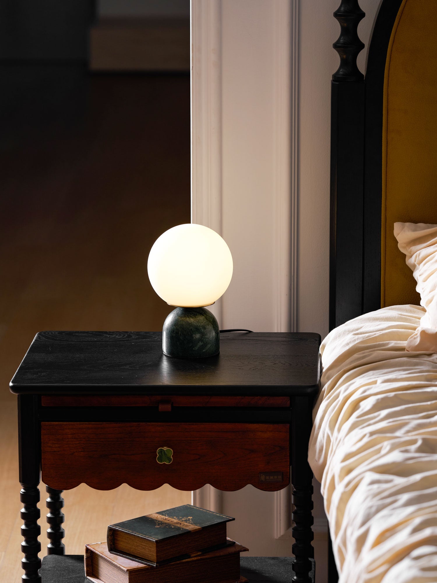 Belselia Globe Table Lamp