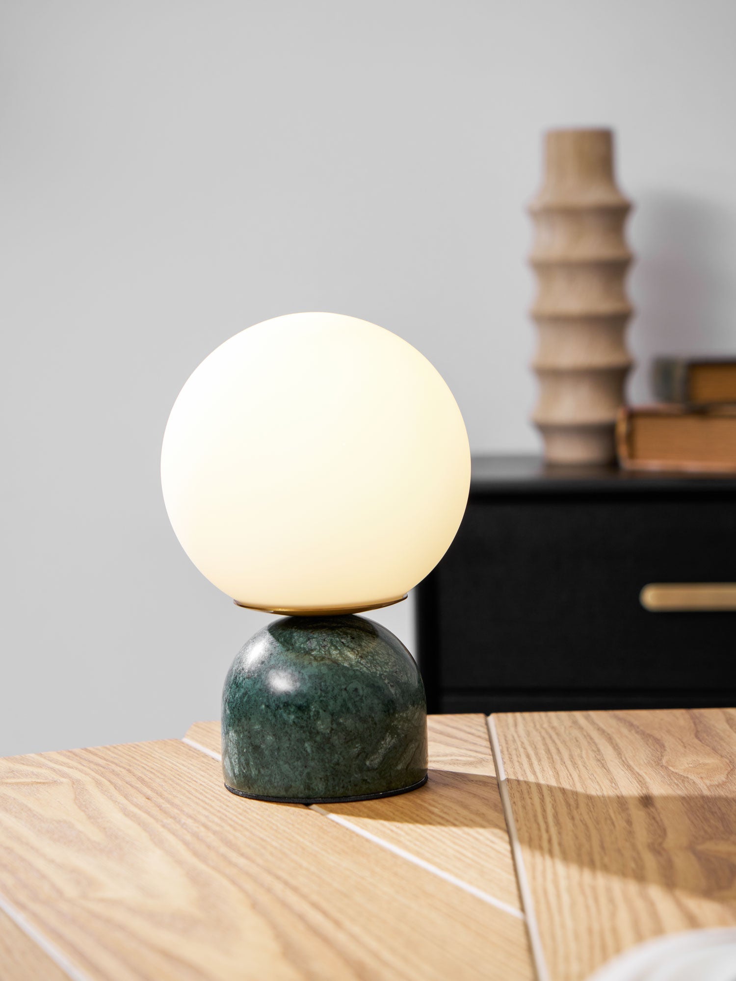 Belselia Globe Table Lamp