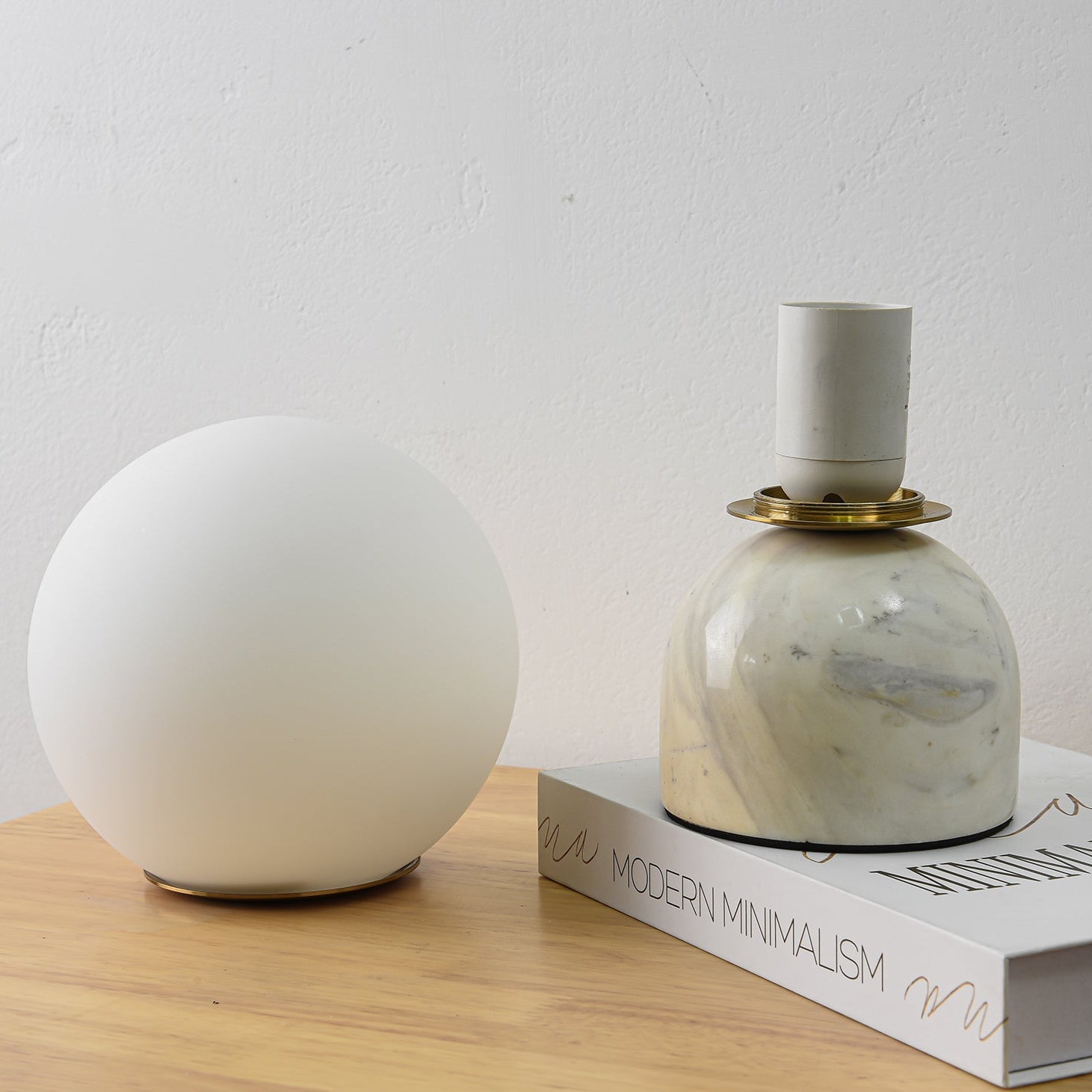 Belselia Globe Table Lamp