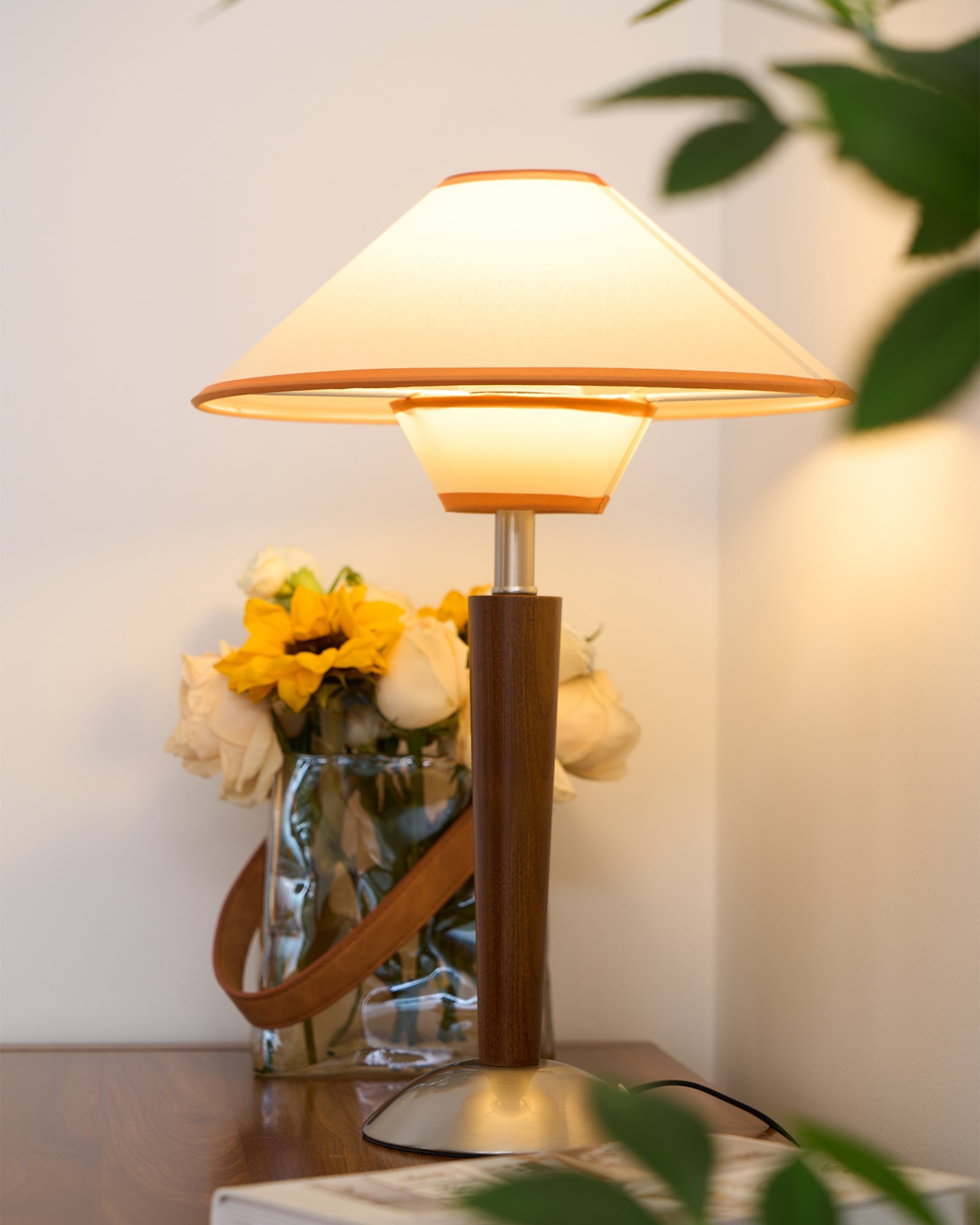 Almorino Modern Table Lamp