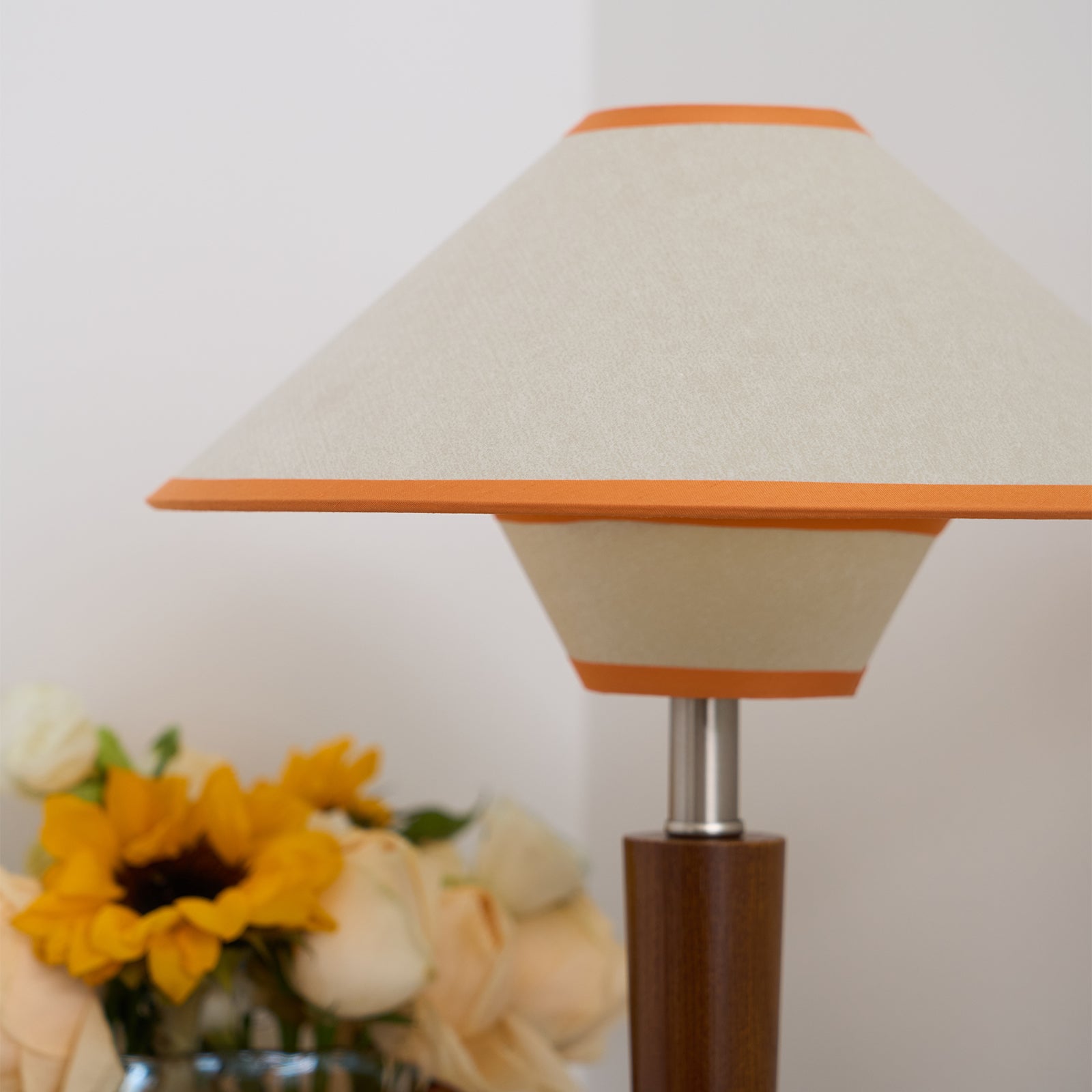 Almorino Modern Table Lamp