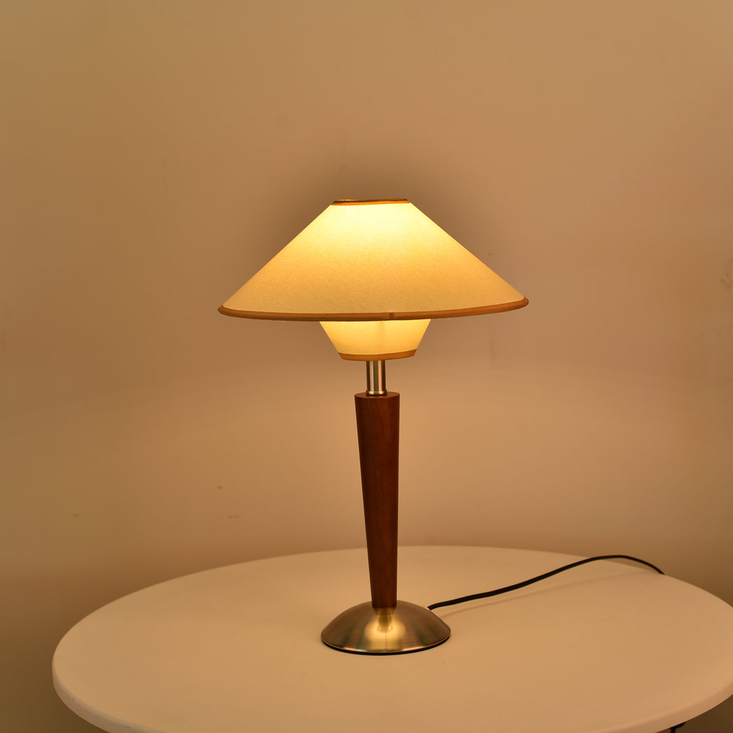 Almorino Modern Table Lamp