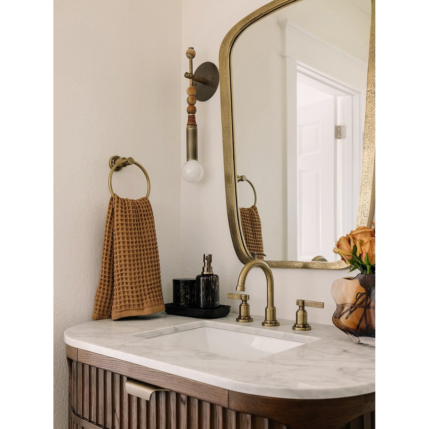 Bealyo Wall Light