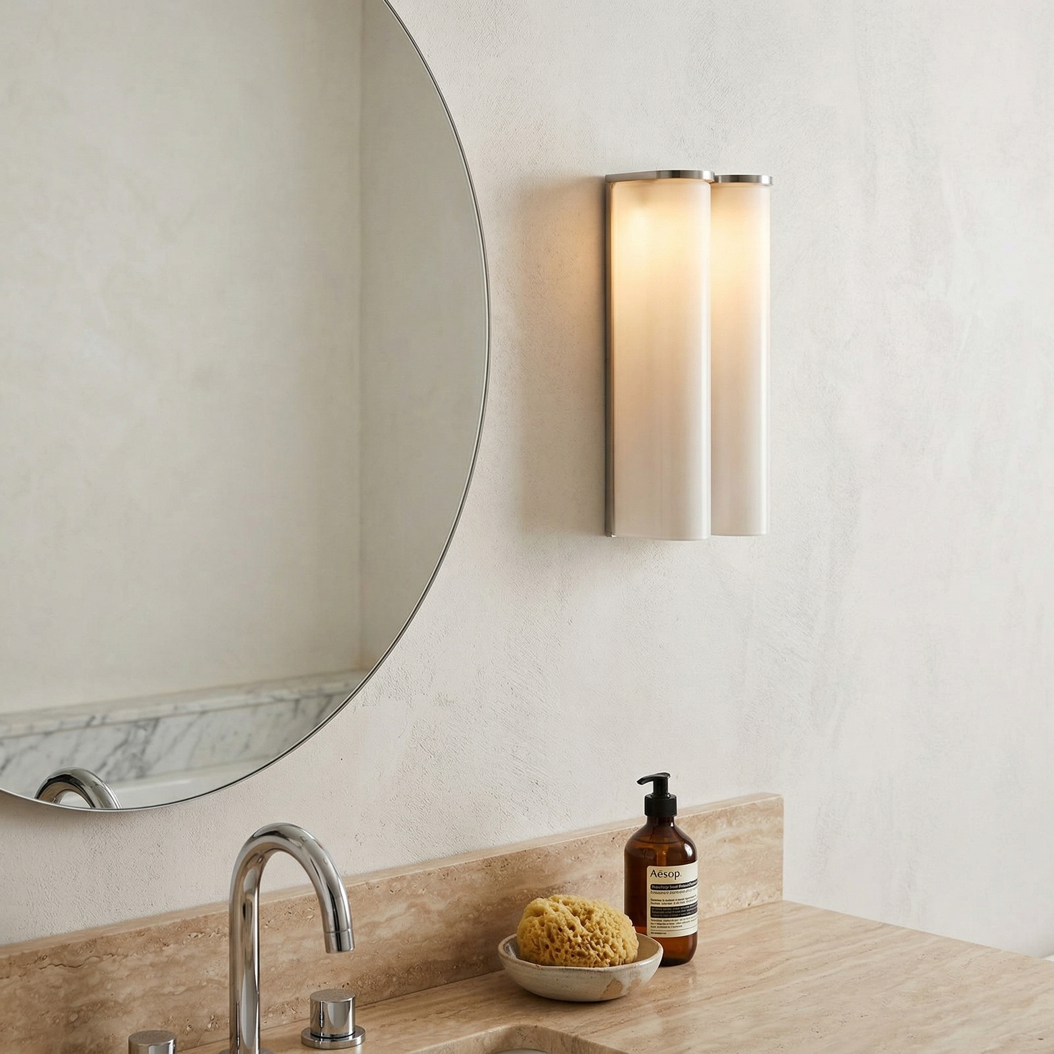 Eceravon Arched Wall Light