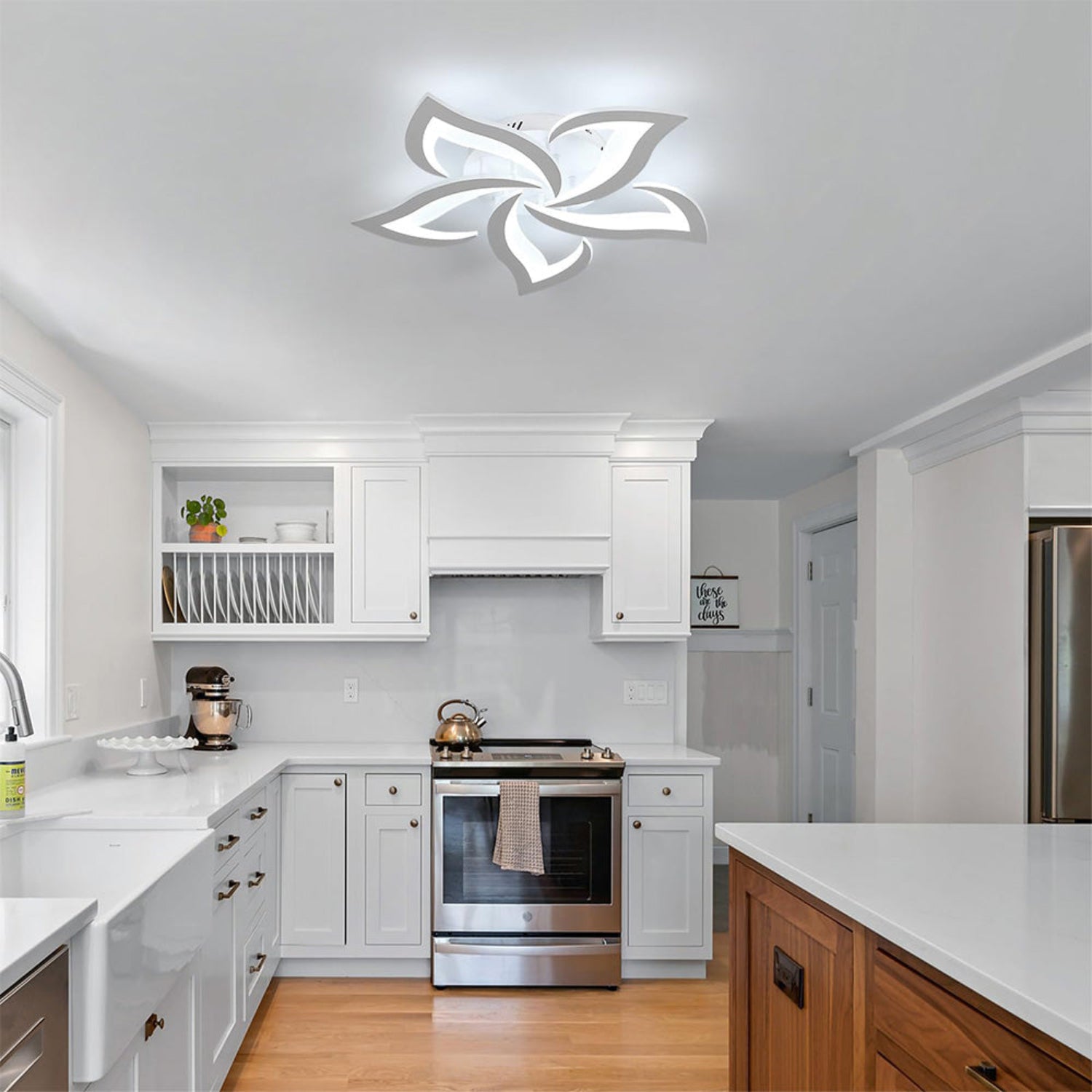 Lomesca Flower Ceiling Light