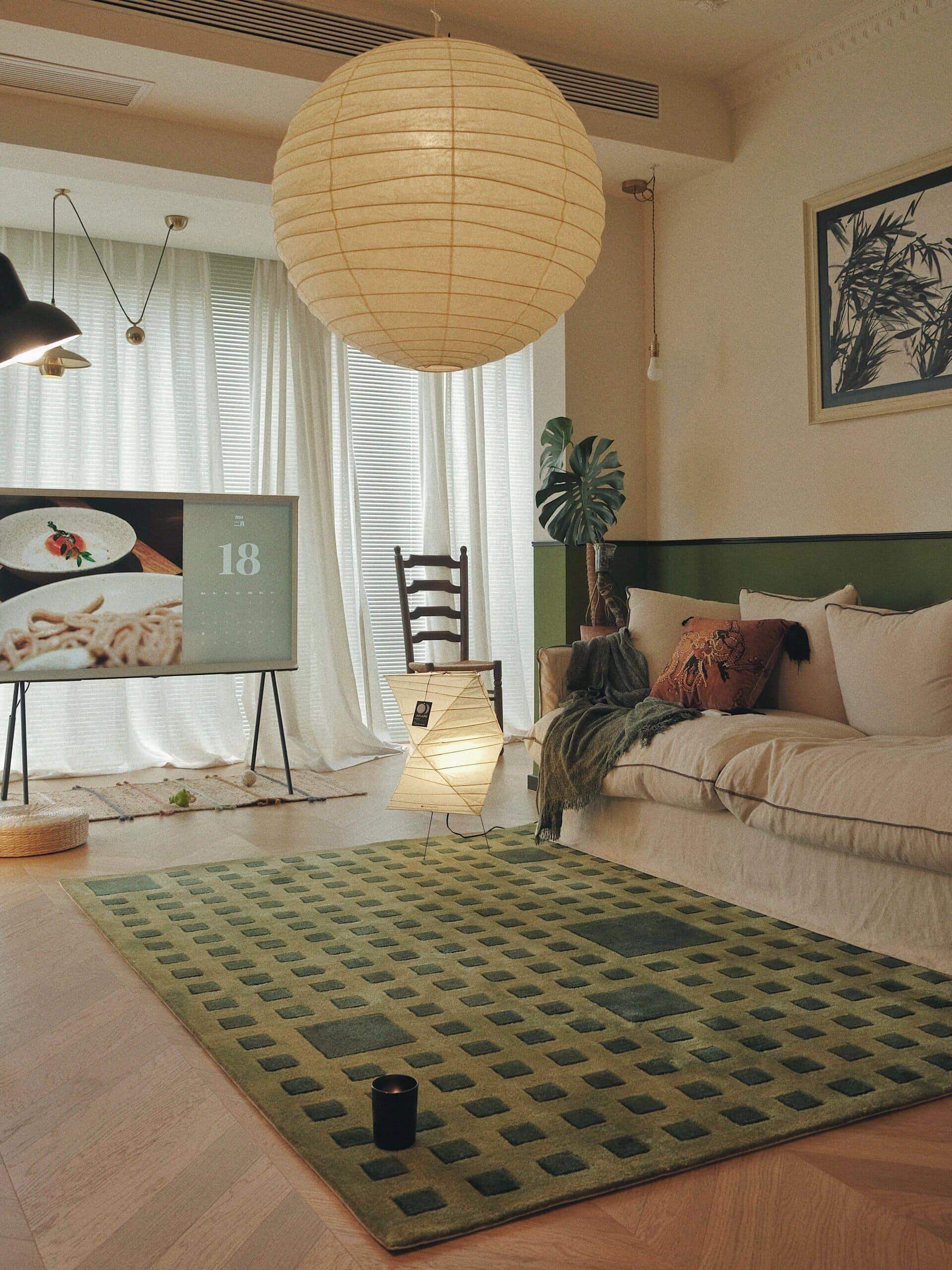 Avelero Lantern Pendant Light