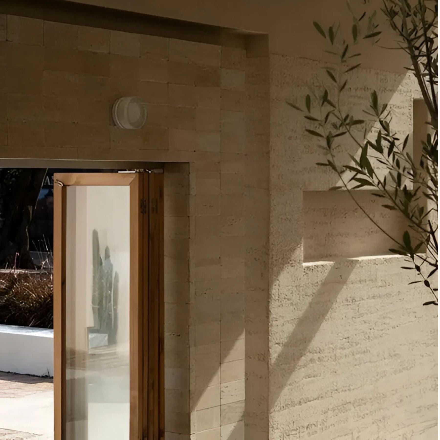 Rikon Wall Light