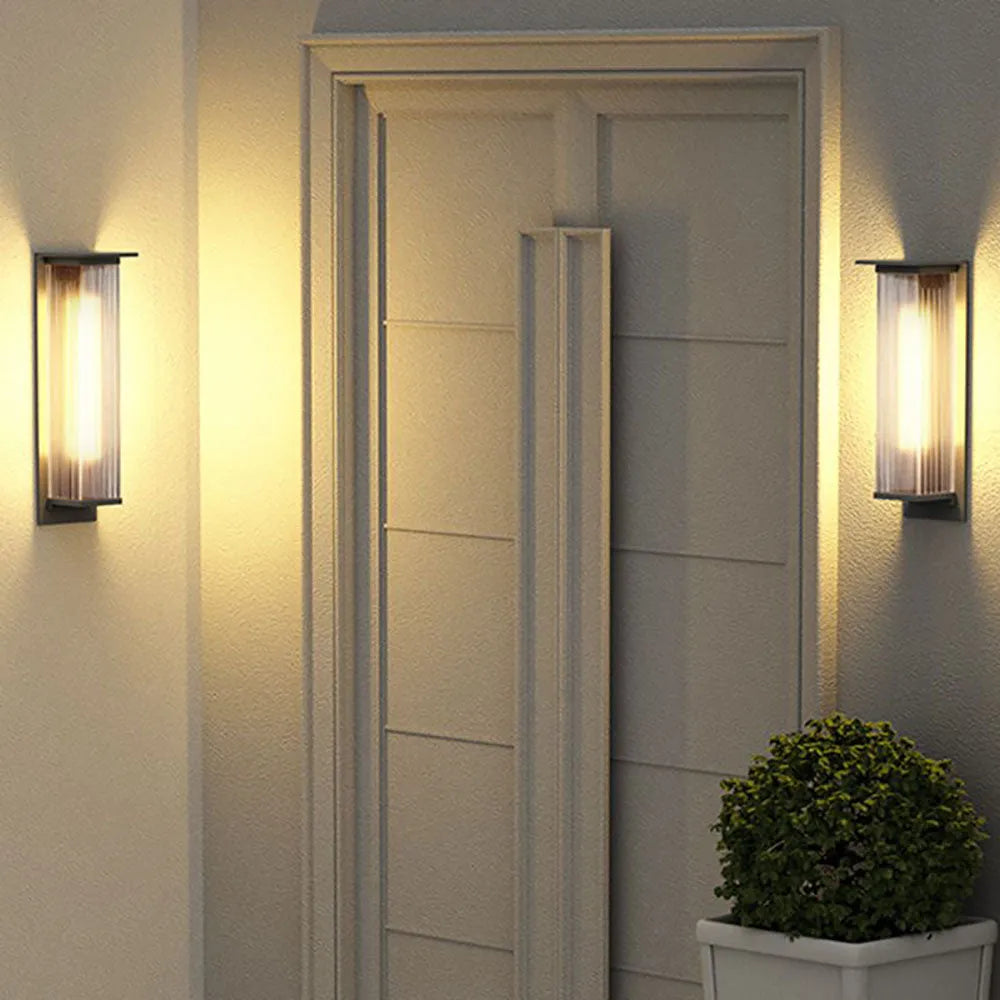 Utonelor Outdoor Wall Light