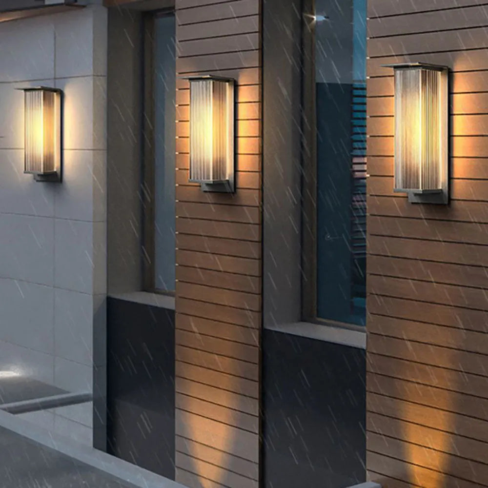 Utonelor Outdoor Wall Light