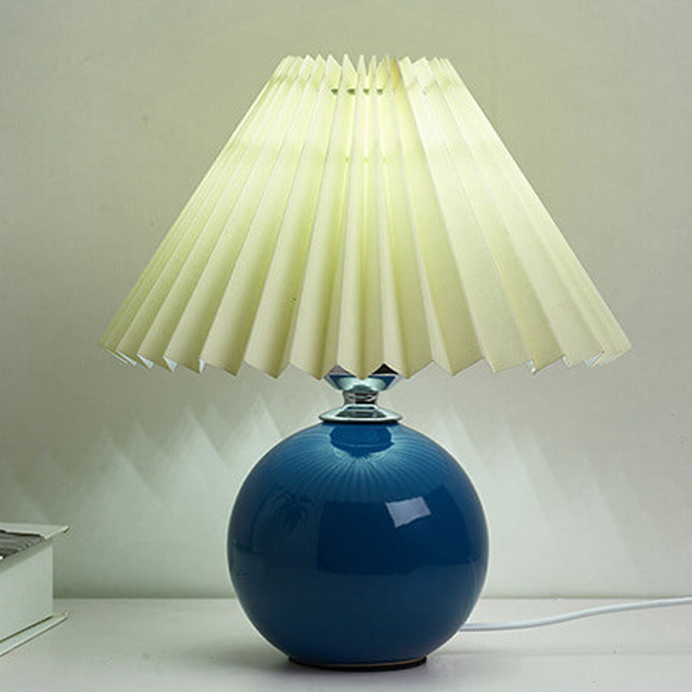 Arsellea Vintage Table Lamp