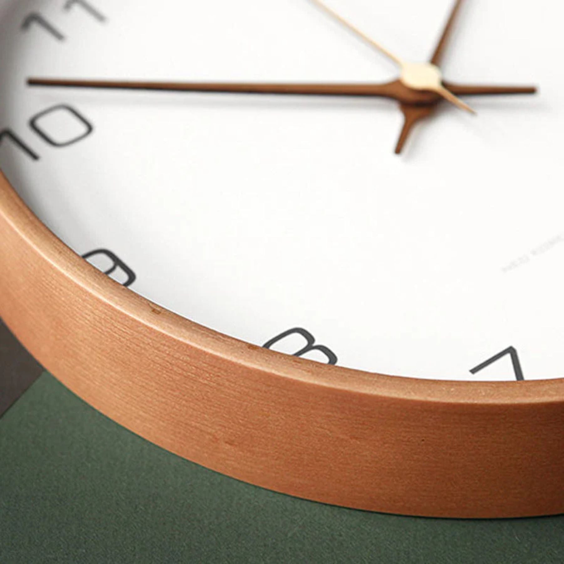 Kenvia Analogue Wall Clock