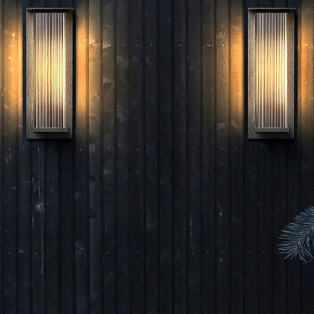 Utonelor Outdoor Wall Light