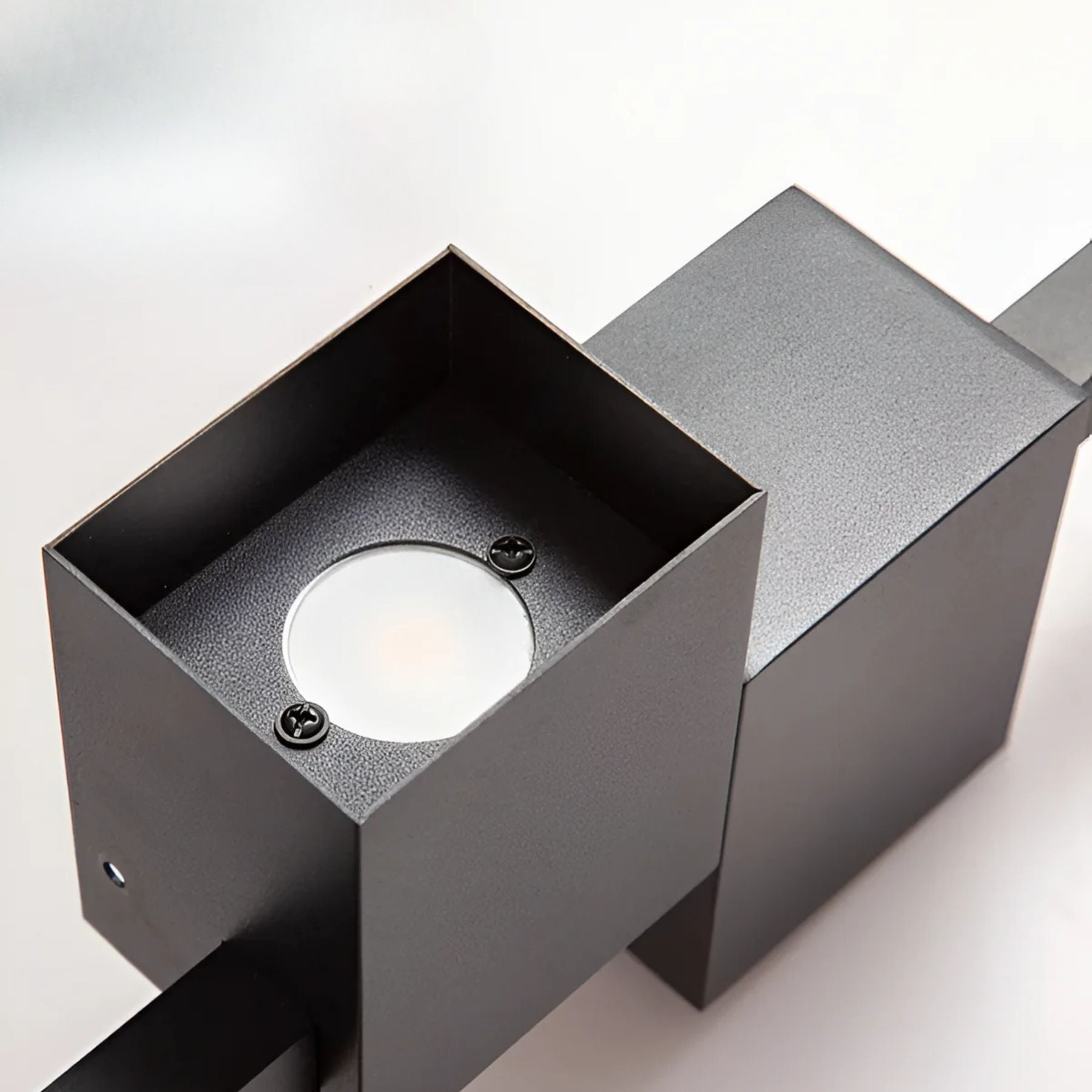 Nilzio Wall Light