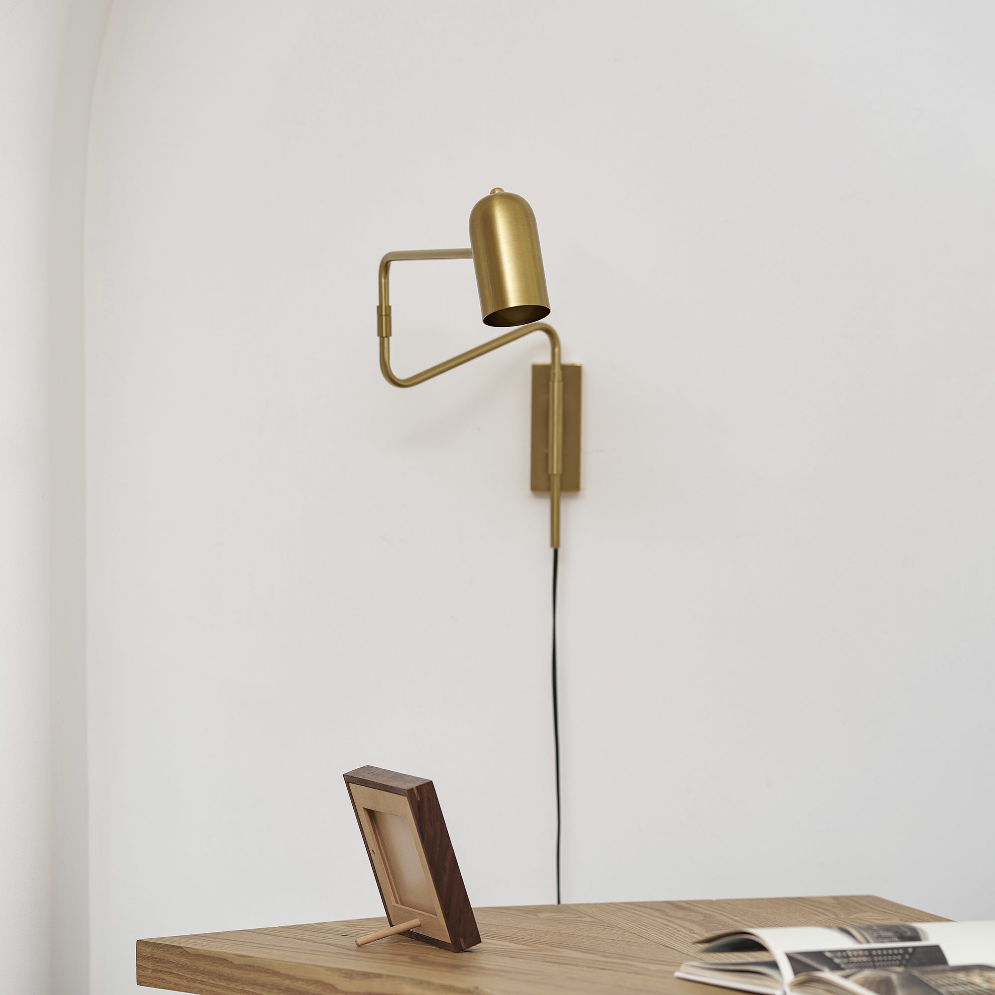 Belonix Adjustable Wall Light