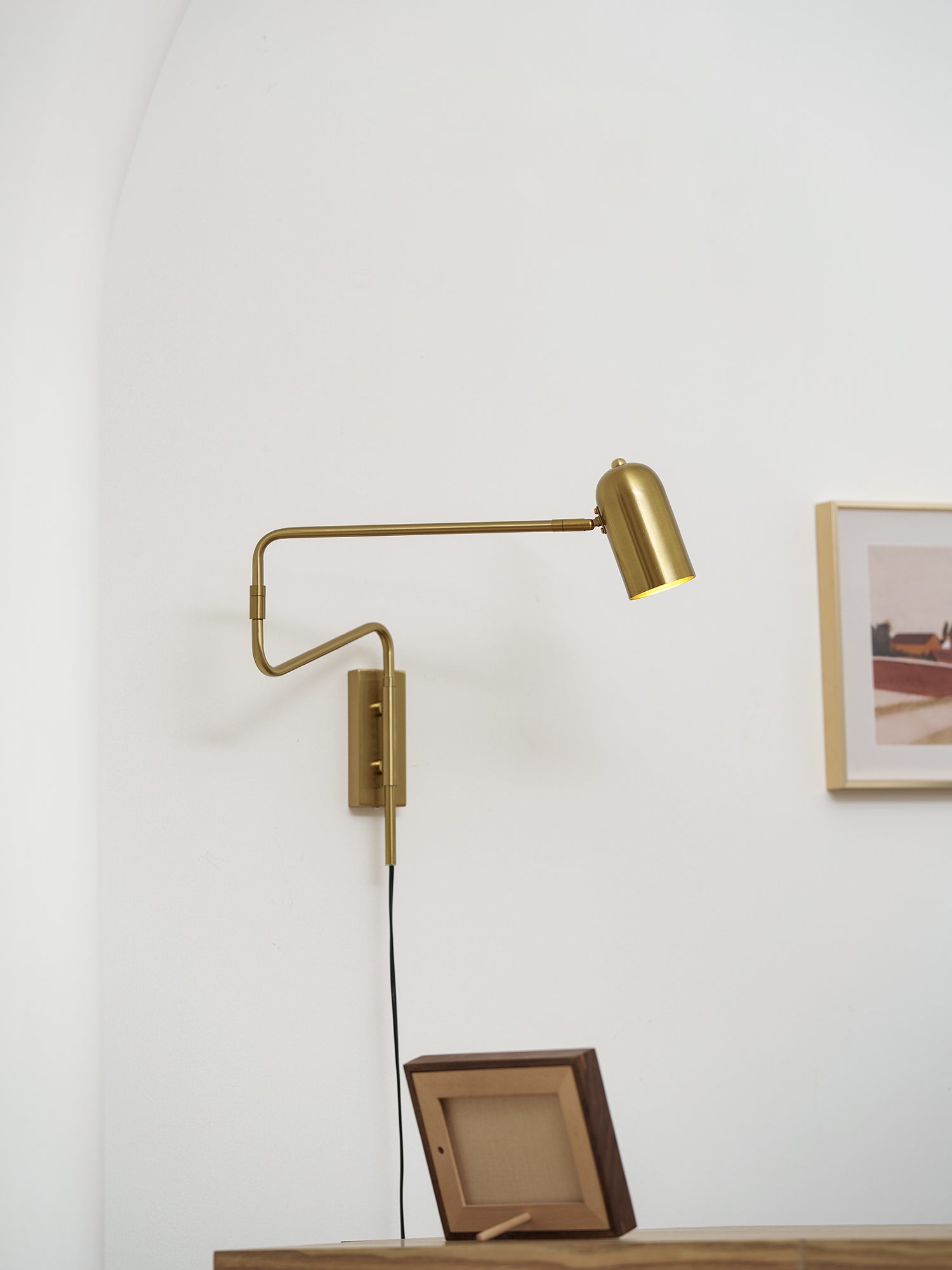 Belonix Adjustable Wall Light
