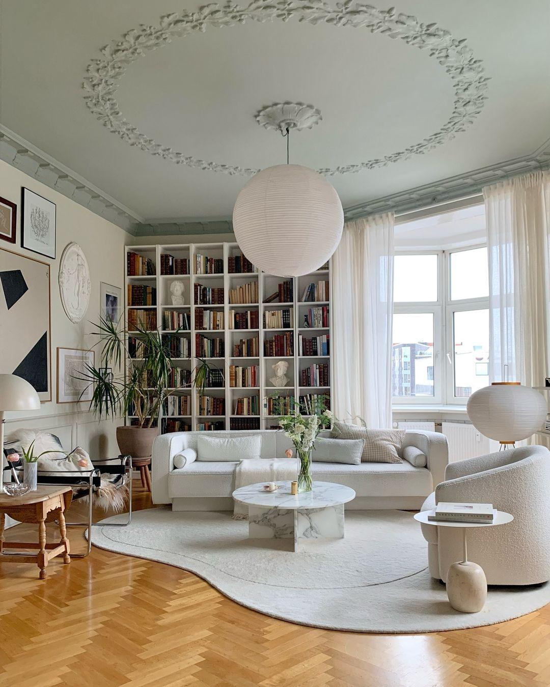 Hulinor Globe Pendant Light
