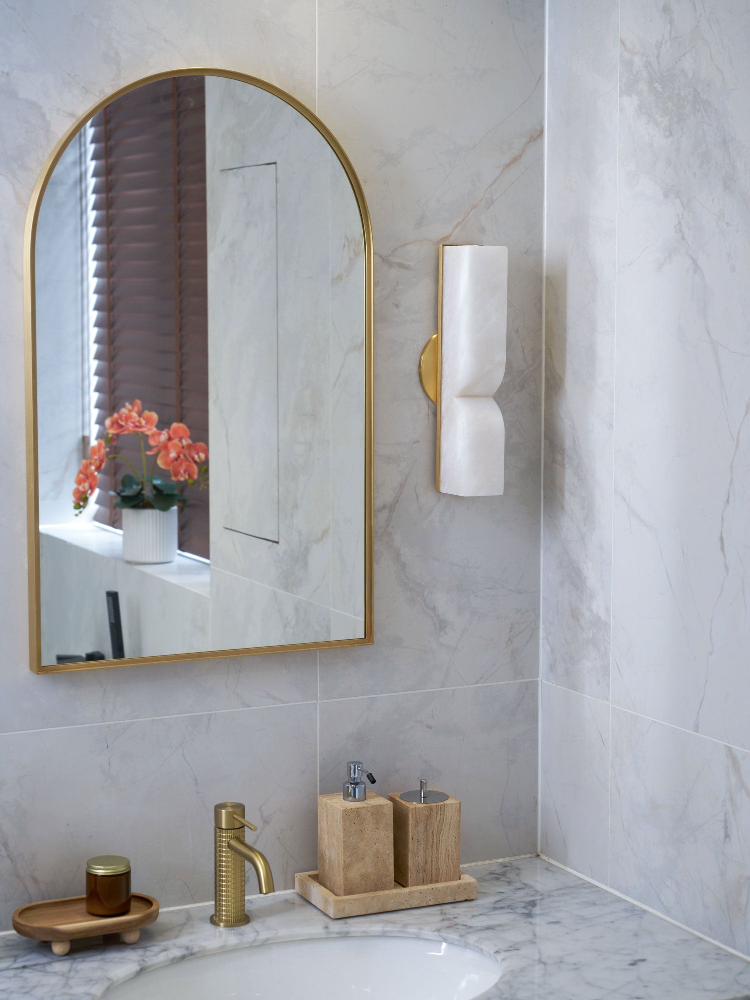 Soroza Alabaster Wall Light